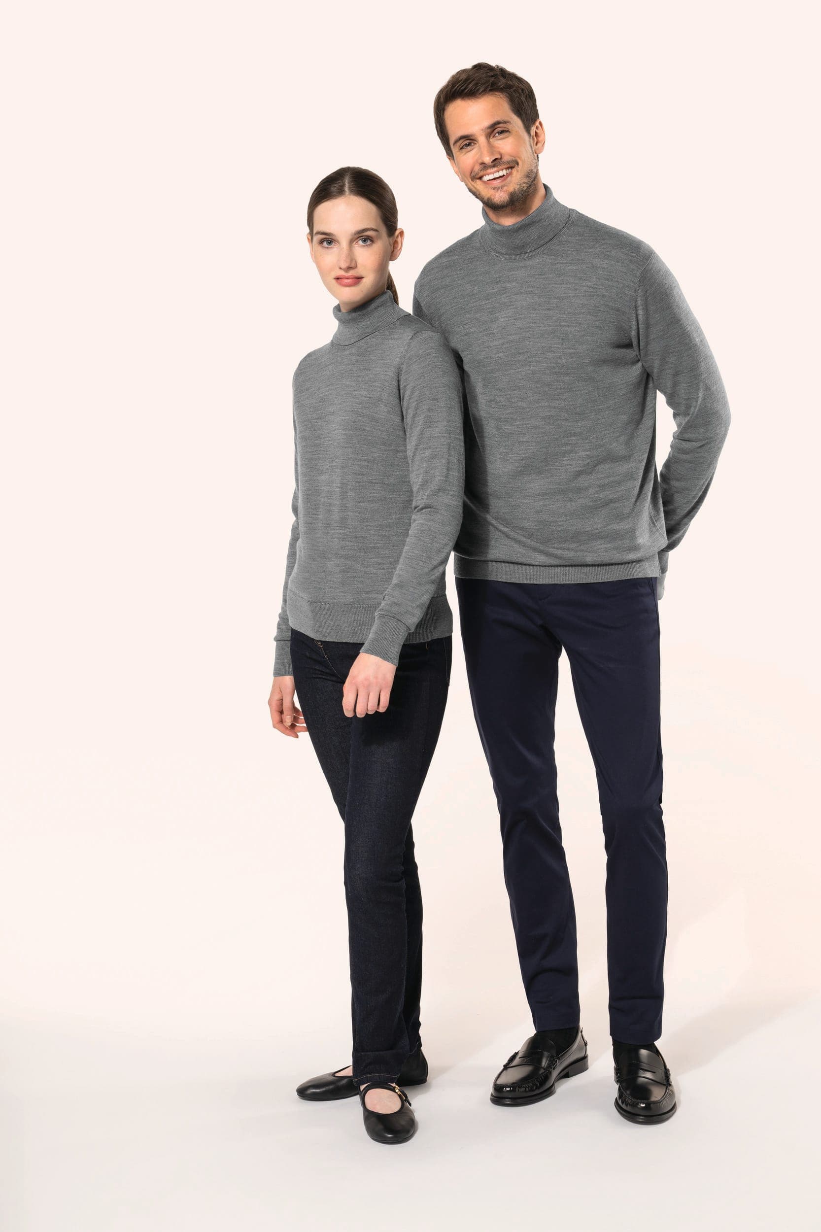 Pull Mérinos col roulé femme en situation