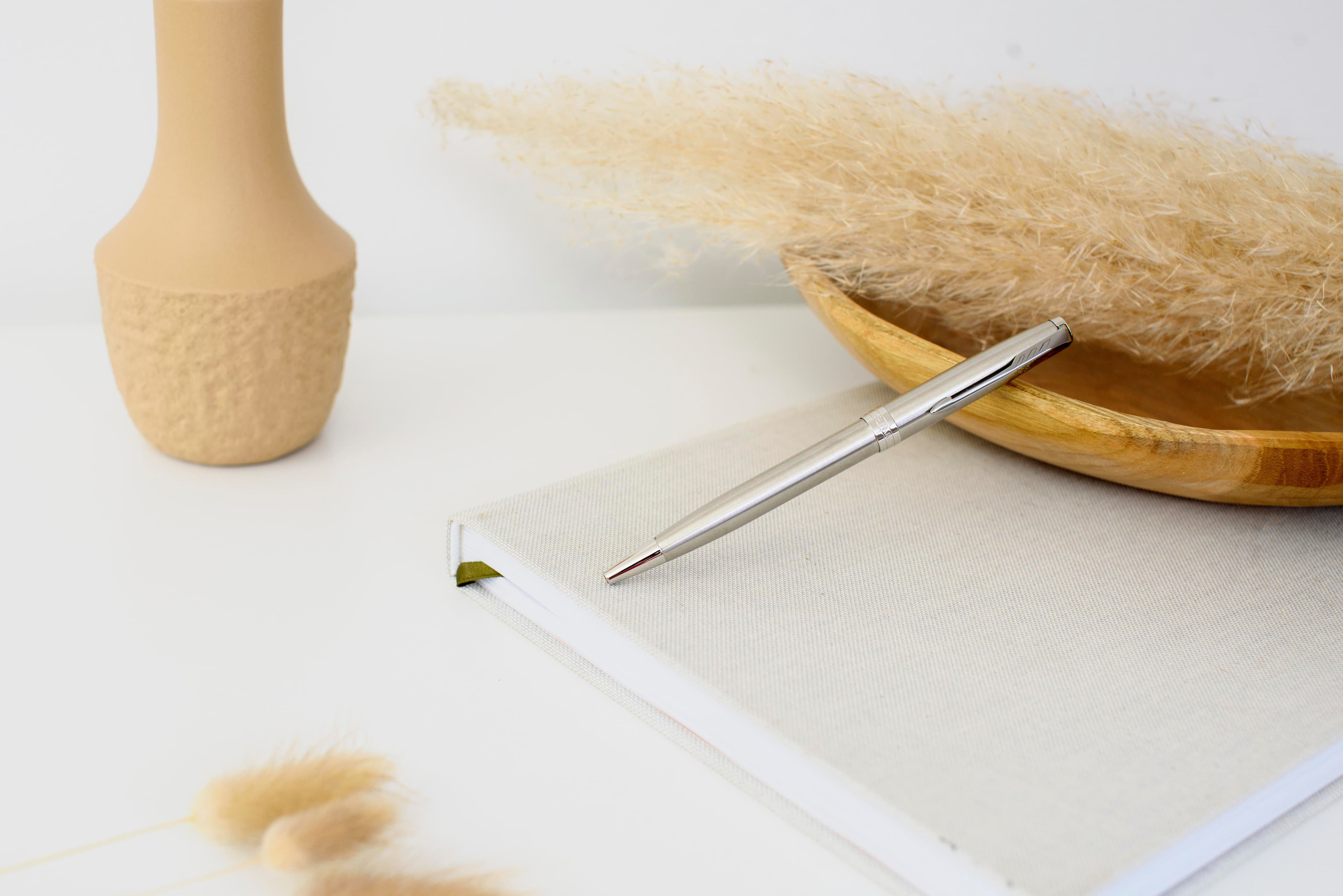 Stylo bille Parker Sonnet | Acier inoxydable en situation