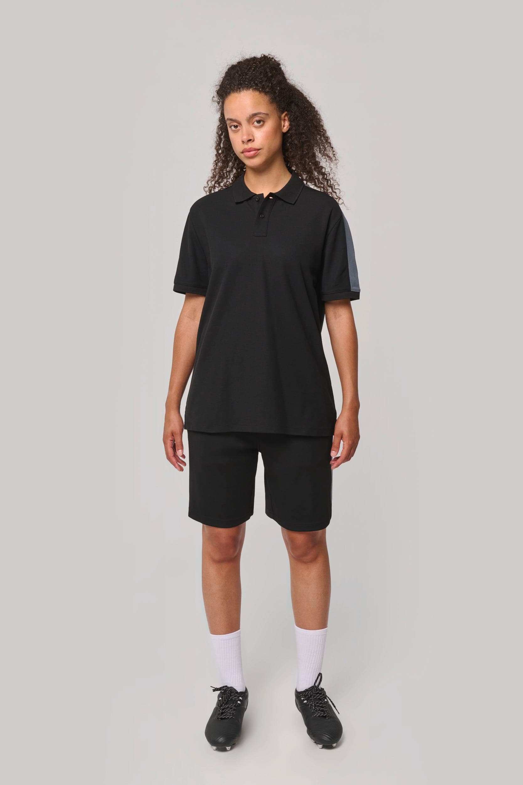Polo teamwear unisexe en situation