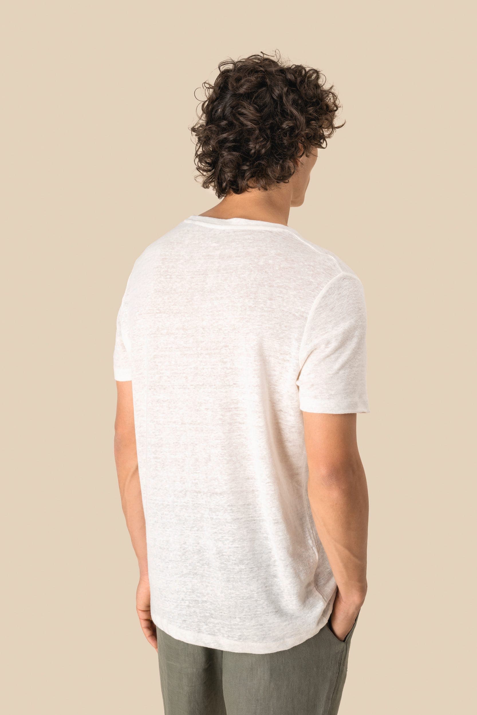 T-shirt en lin homme en situation