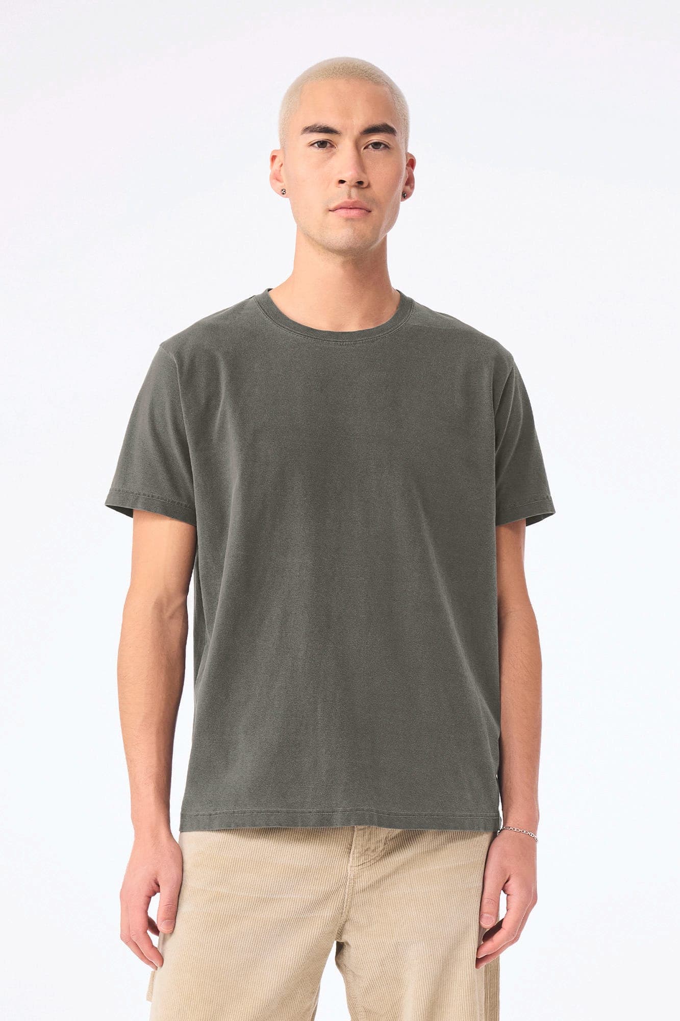 T-shirt délavé épais unisexe en situation