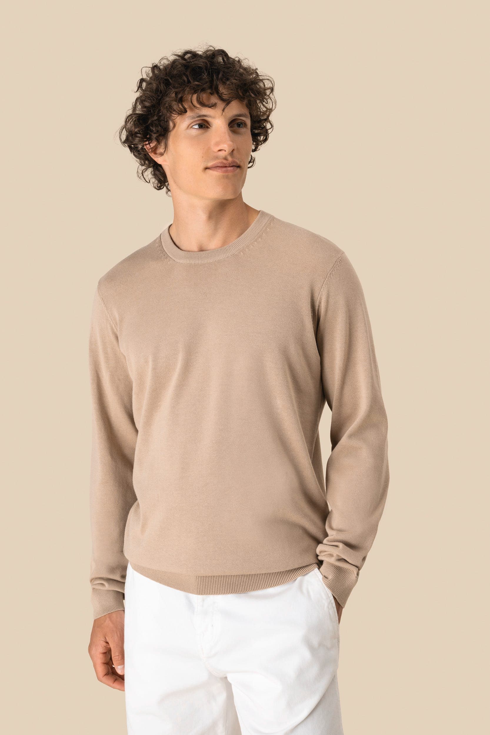 Pull écoresponsable à col rond homme en situation
