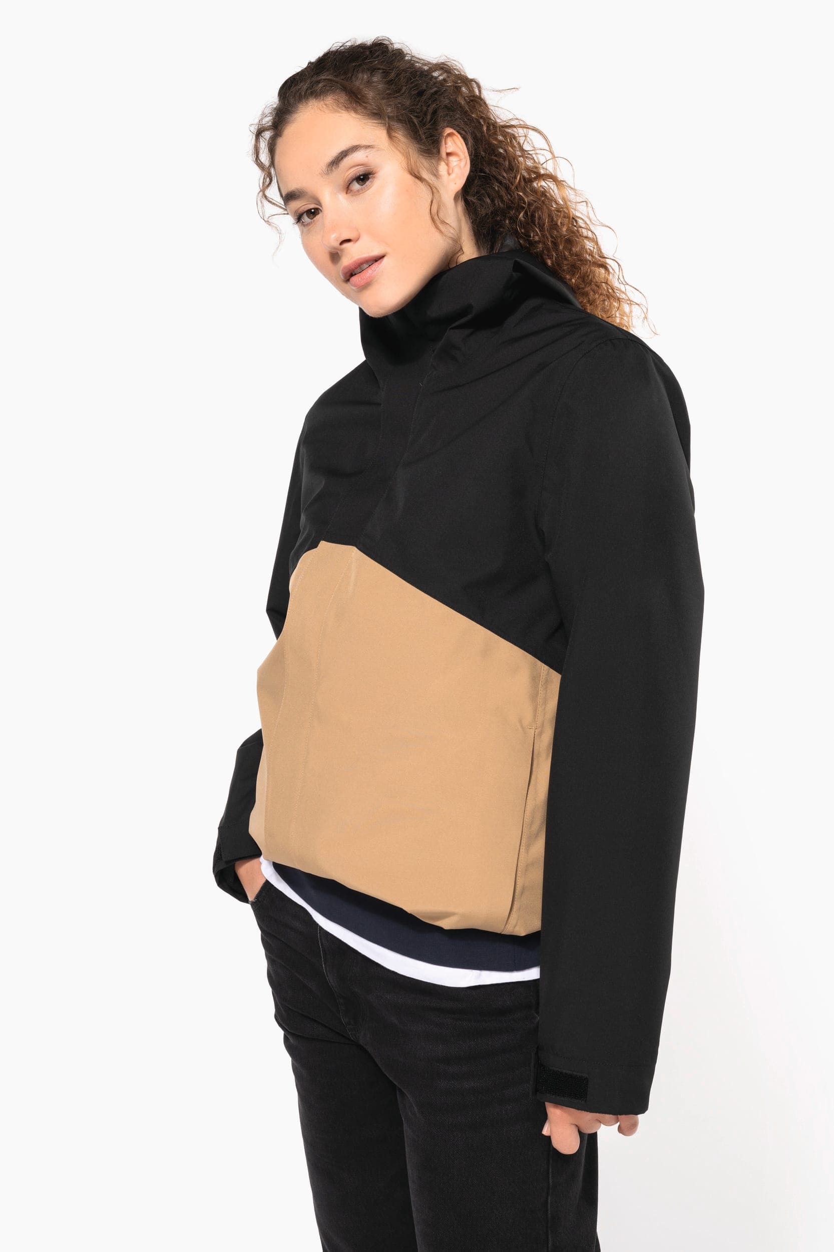 Parka 3-en-1 imperméable à capuche bicolore unisexe en situation