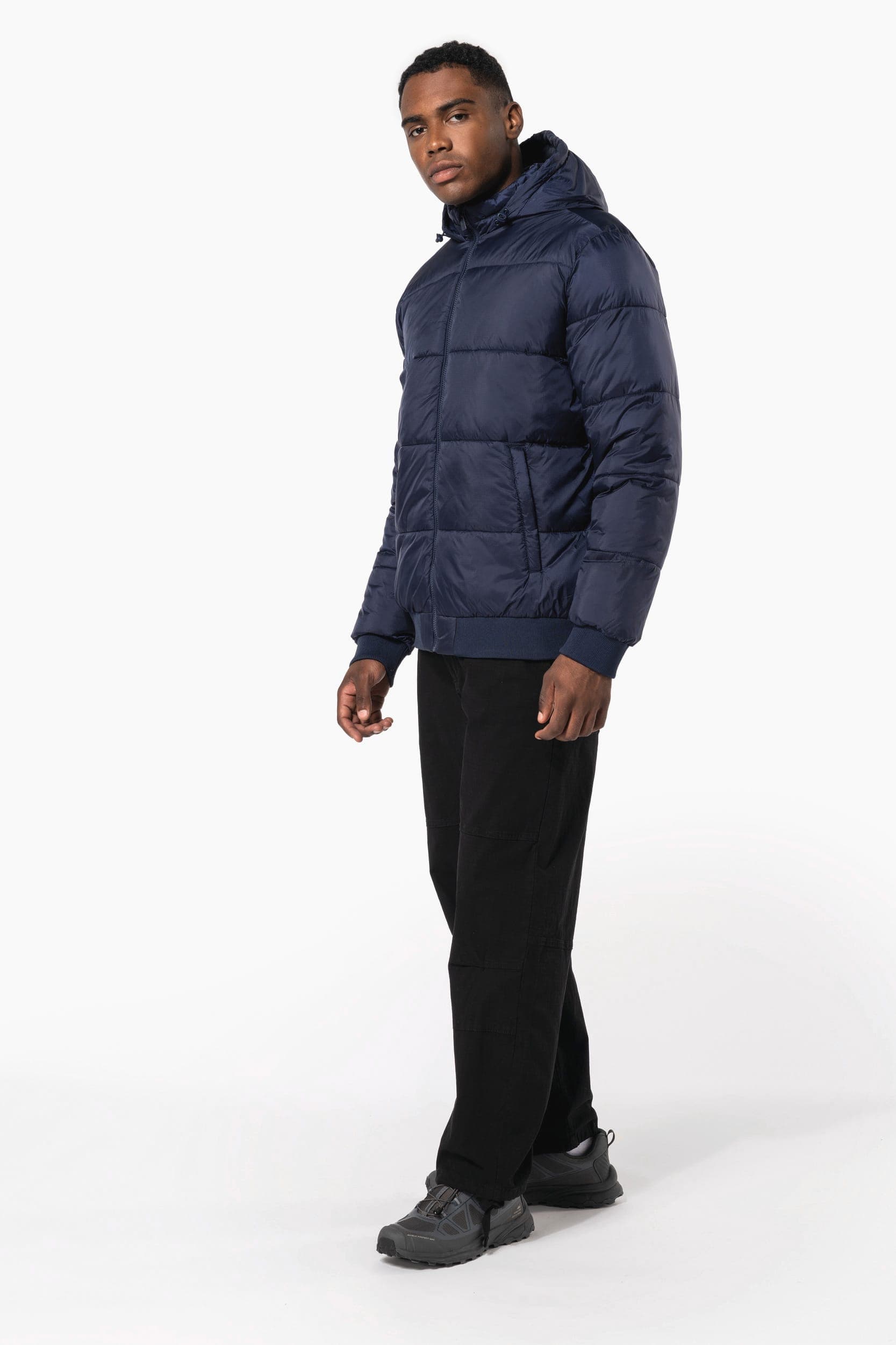 Veste unisexe ripstop recyclée à capuche en situation