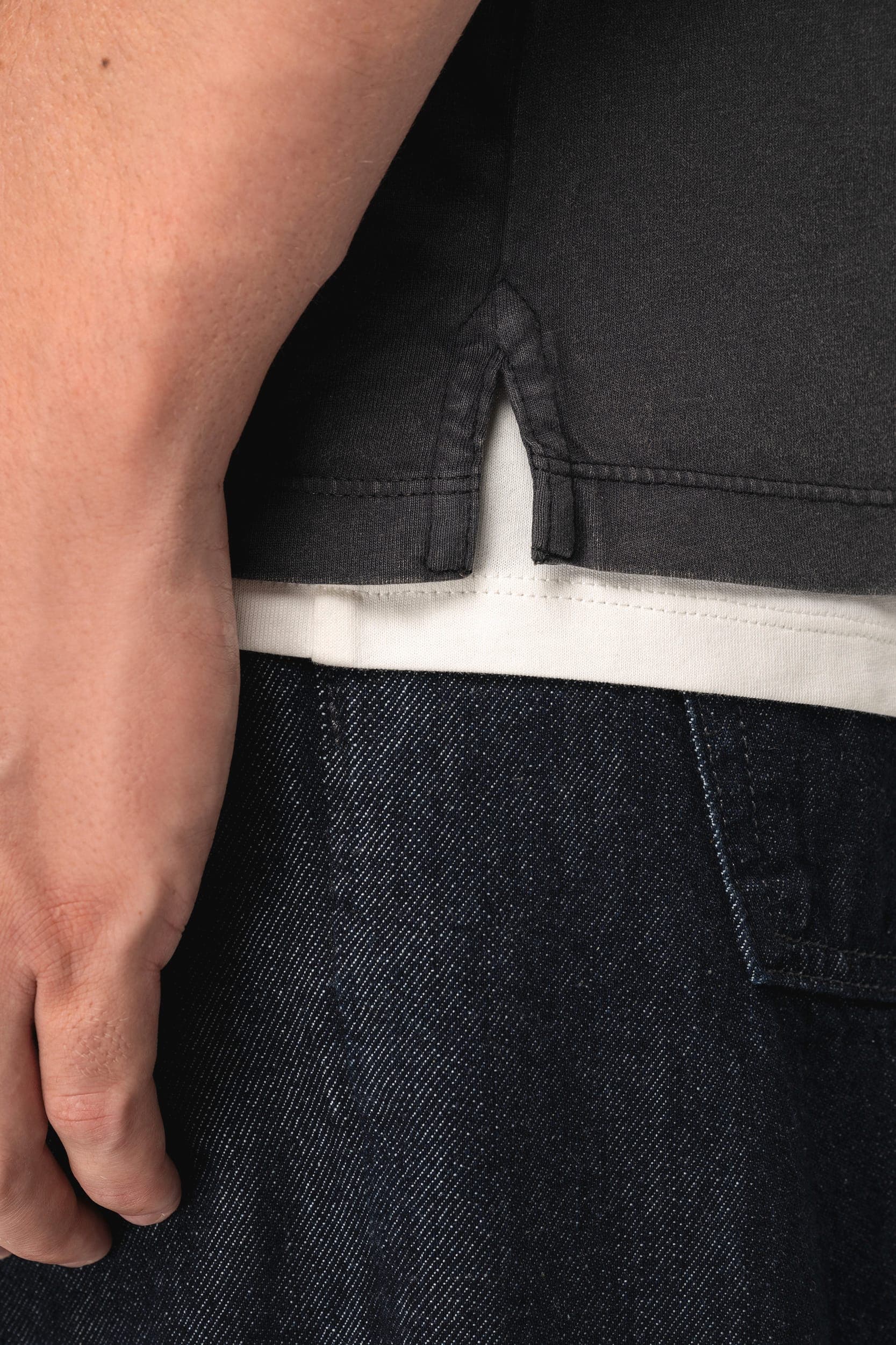 Polo écoresponsable délavé en jersey homme en situation