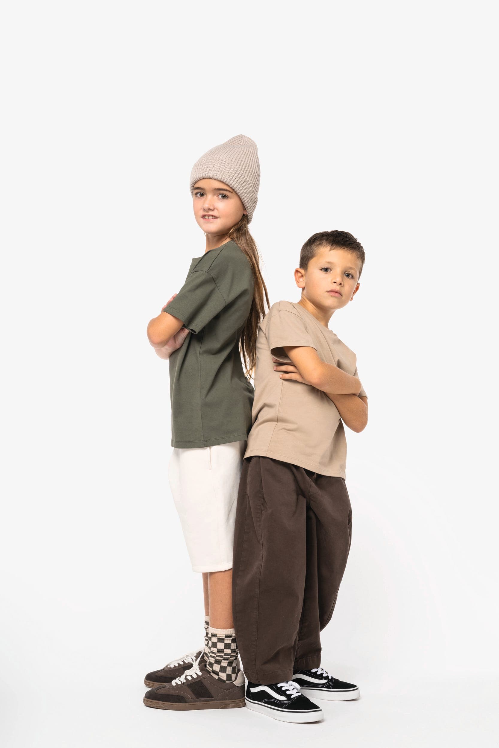 T-shirt écoresponsable à épaules tombantes enfant en situation