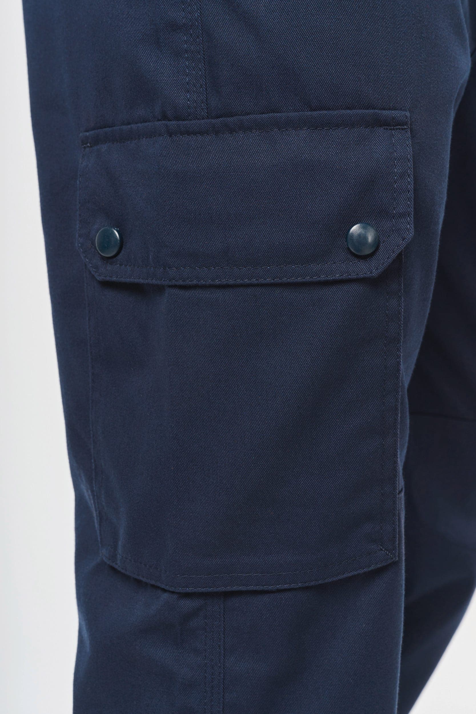 Pantalon cargo unisexe avec bas élastiqué et bande réfléchissante en situation