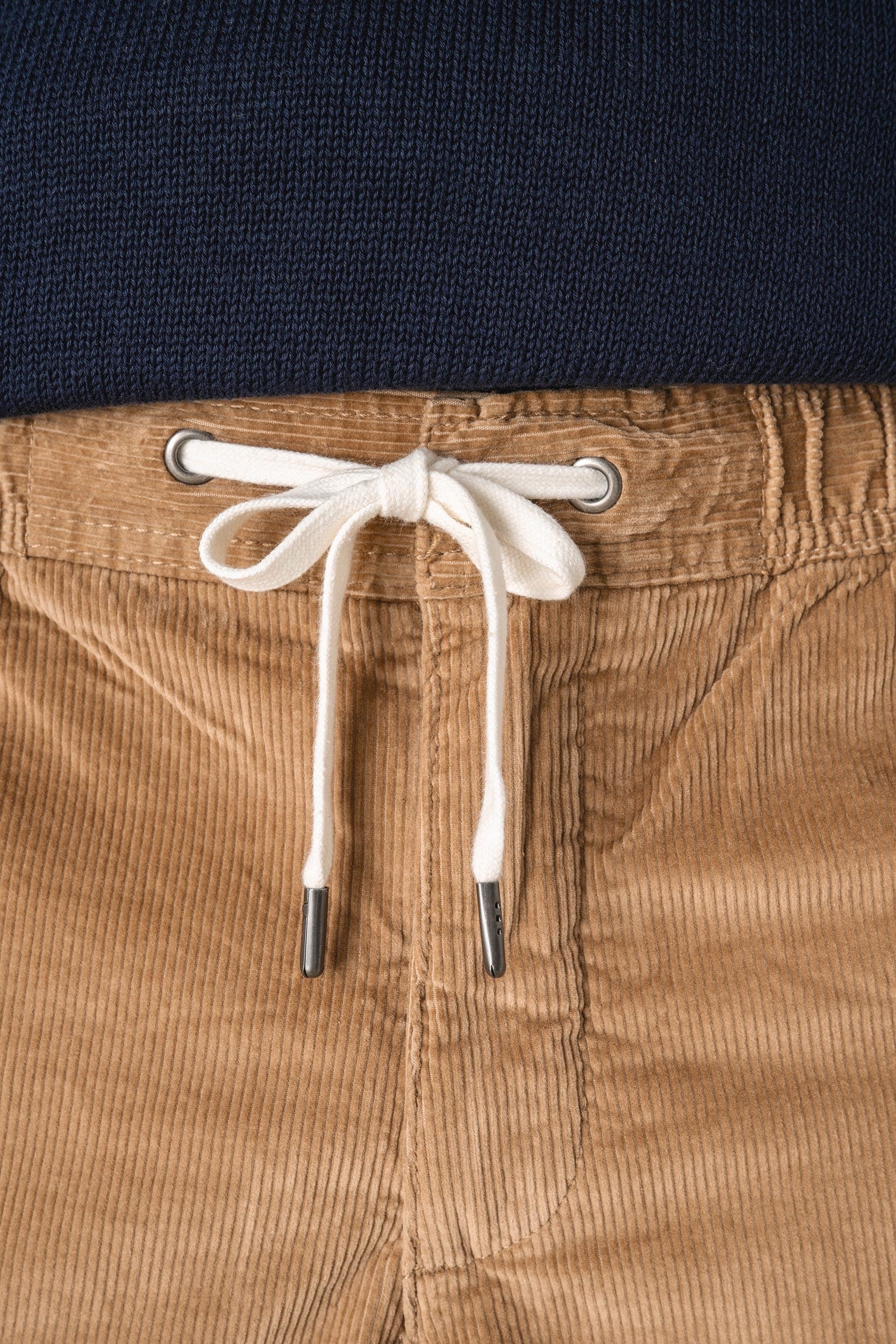 Short écoresponsable en velours côtelé homme en situation