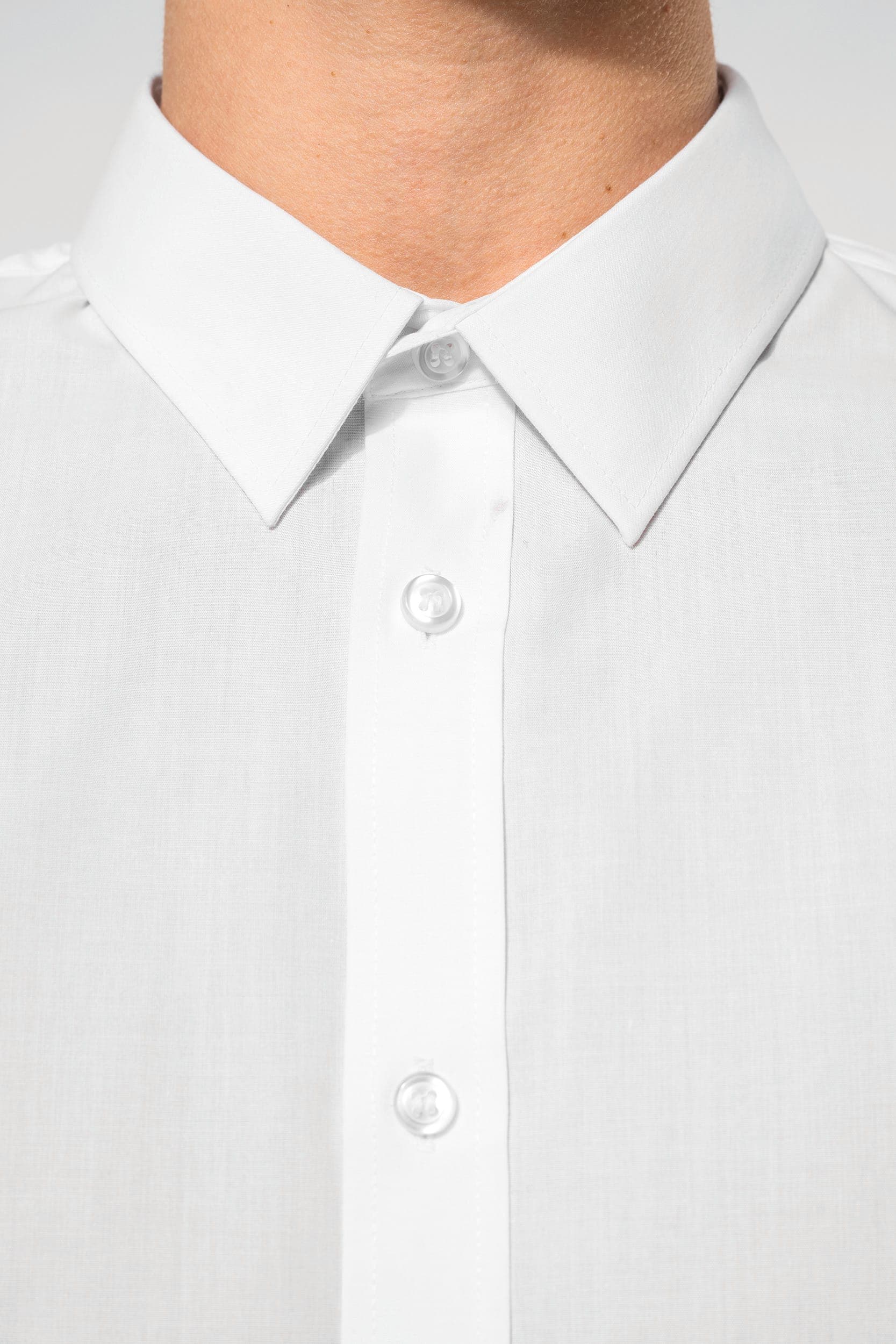 Chemise popeline polycoton sans poche entretien facile homme en situation