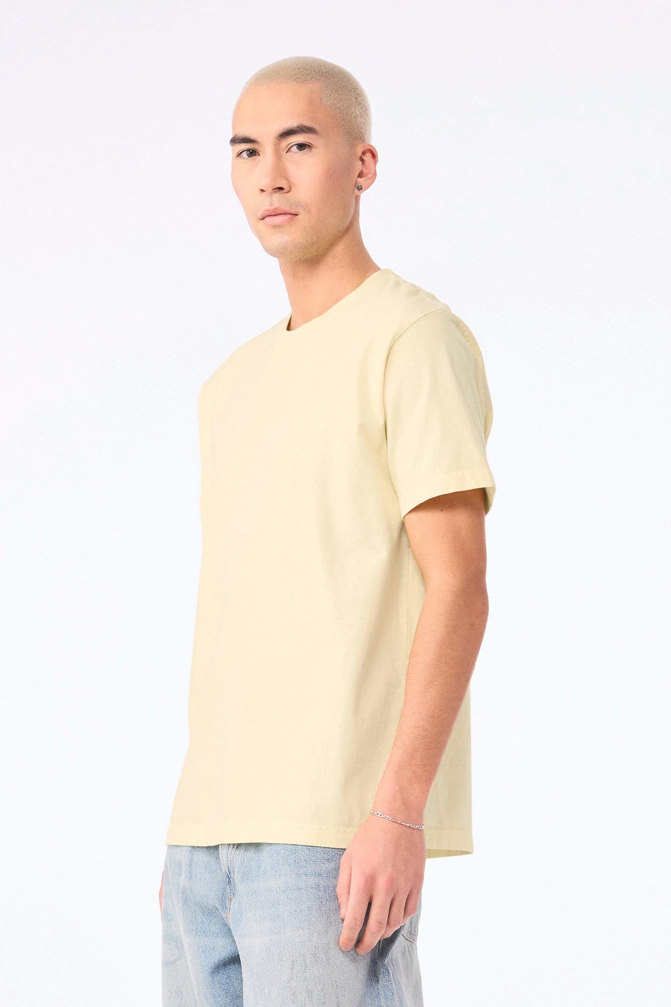 T-shirt délavé épais unisexe en situation