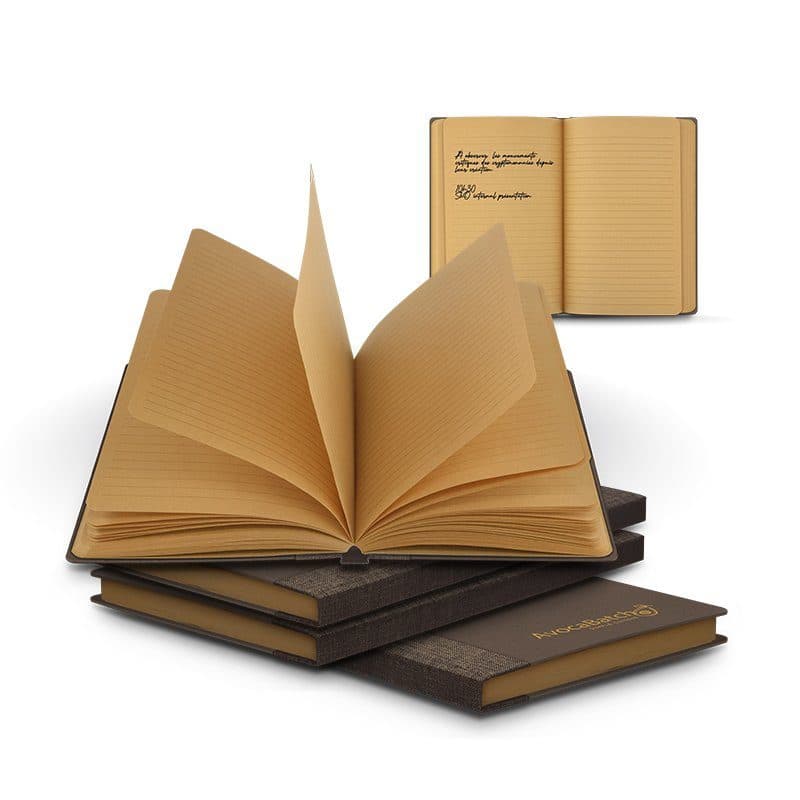 CARNET A5 AVEC COUVERTURE EN POUDRE CAFE en situation