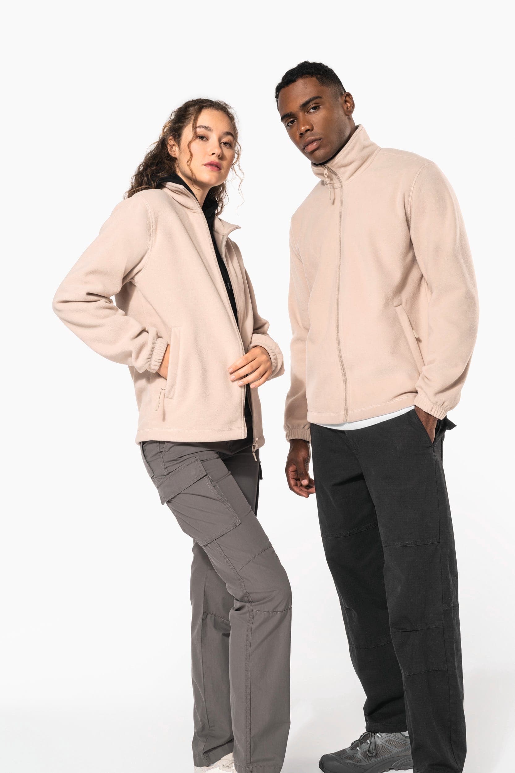 Veste polaire ajustable à poignets élastiqués en situation