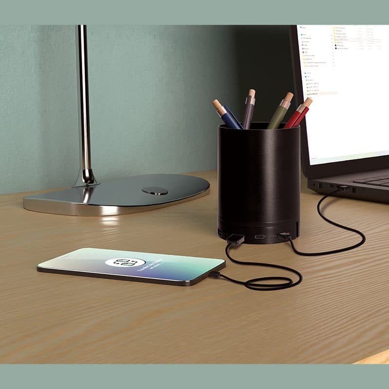CHARGEUR PAR INDUCTION 10W AVEC FONCTION HUB ET POT A CRAYONS EN rAlu en situation