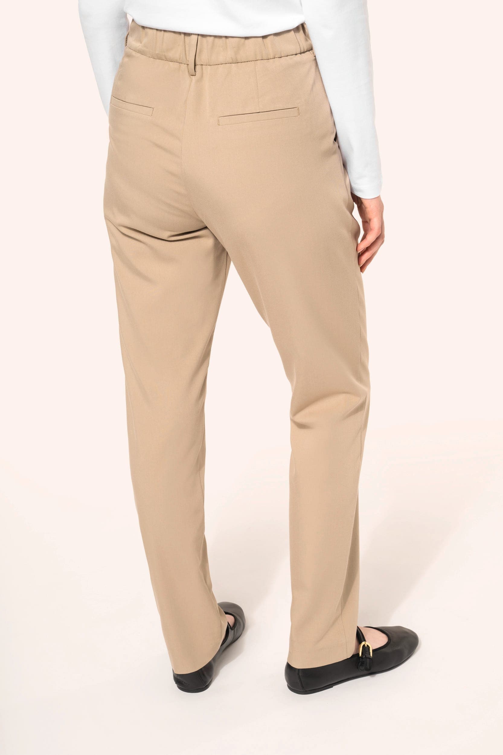 Pantalon femme en situation