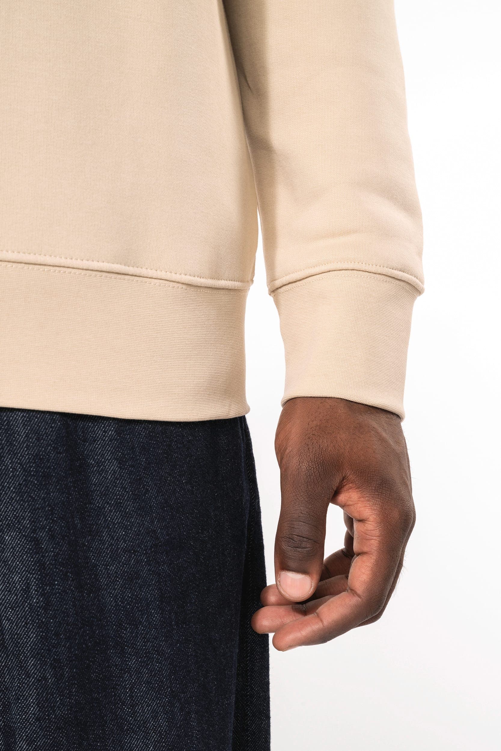 Sweat-shirt écoresponsable col rond unisexe en situation