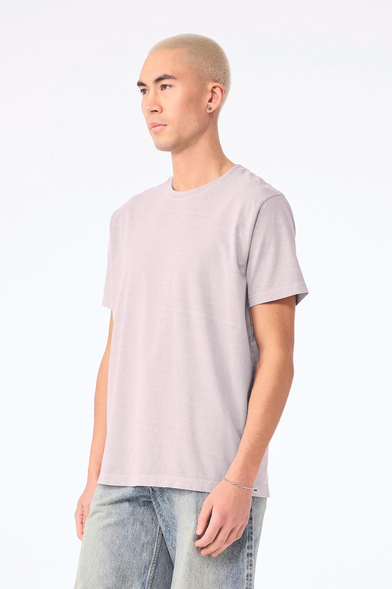 T-shirt délavé épais unisexe en situation