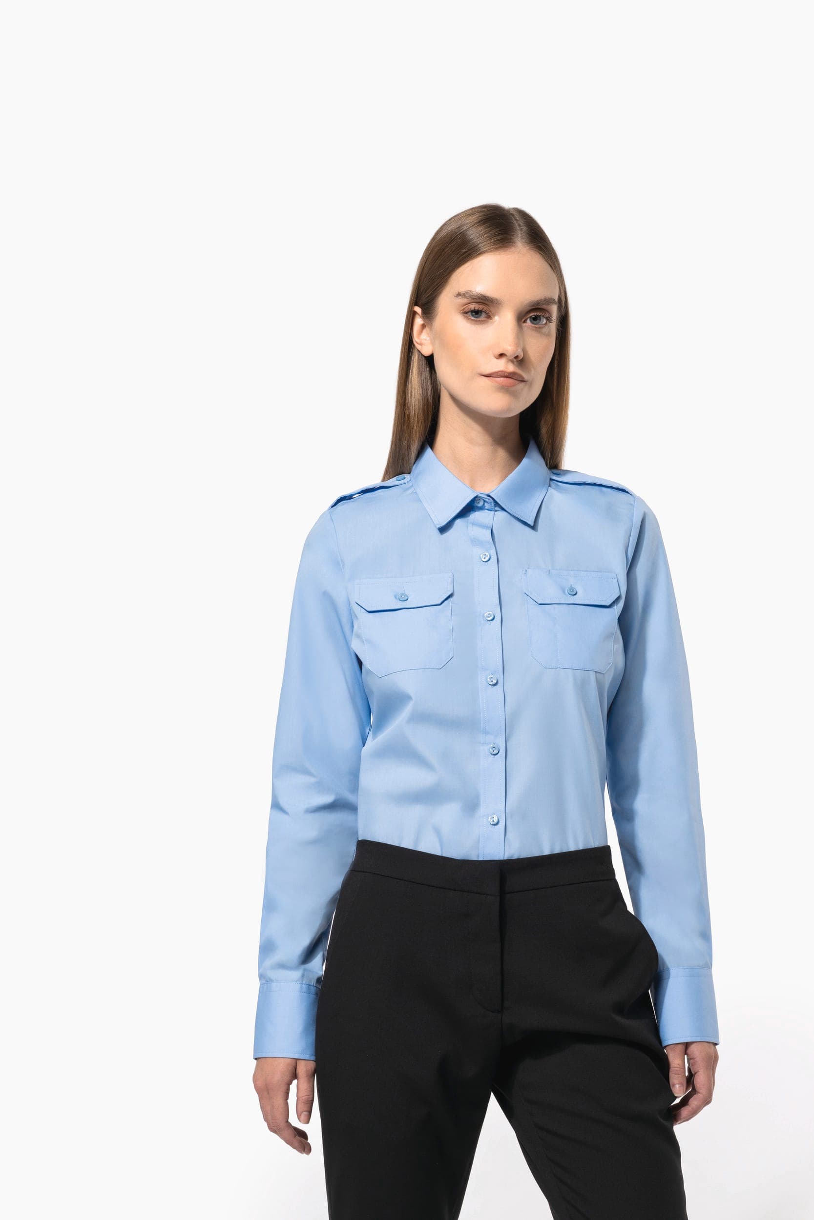 Chemise pilote manches longues femme en situation