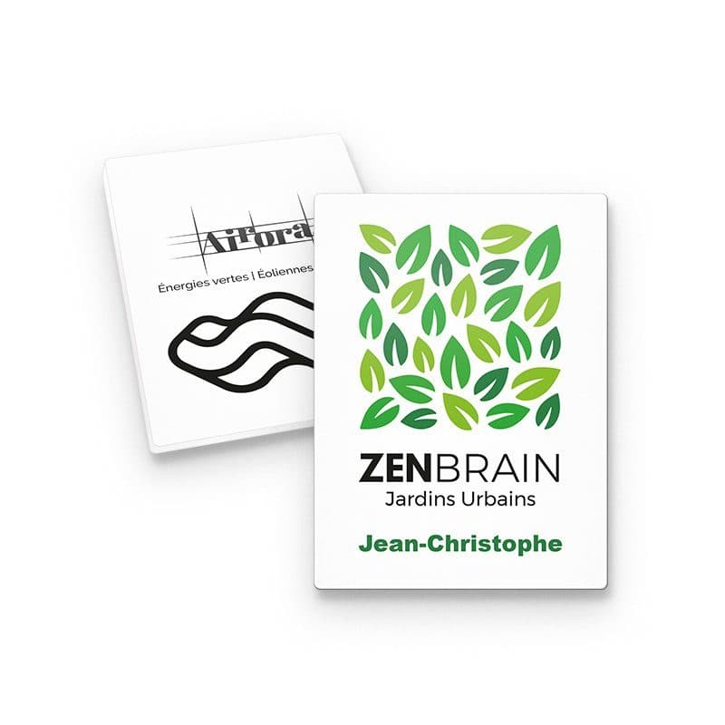 BADGE PLASTIQUE (PS) RECTANGLE 43x58 mm AVEC PINCE EPINGLE en situation