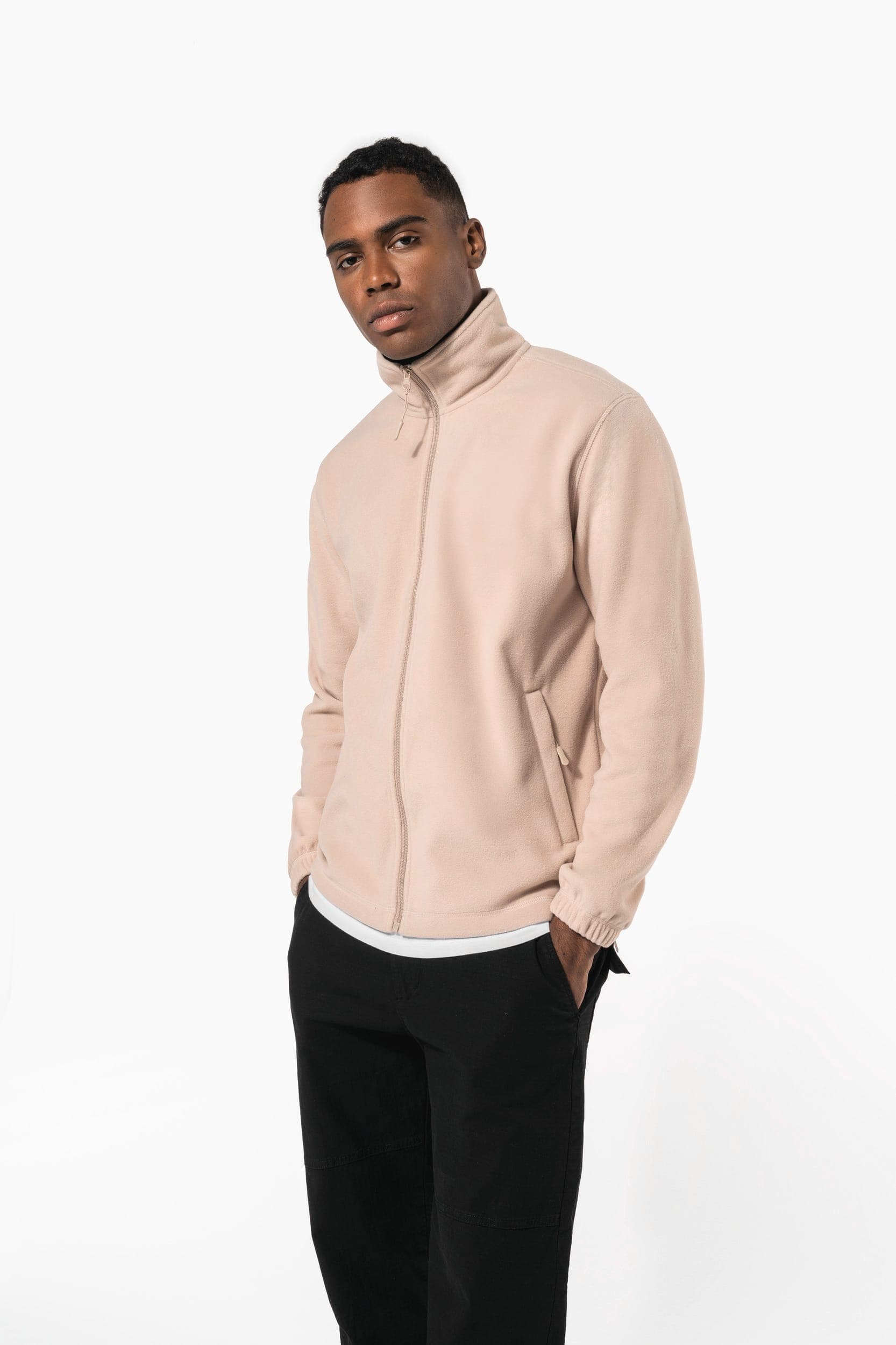 Veste polaire ajustable à poignets élastiqués en situation
