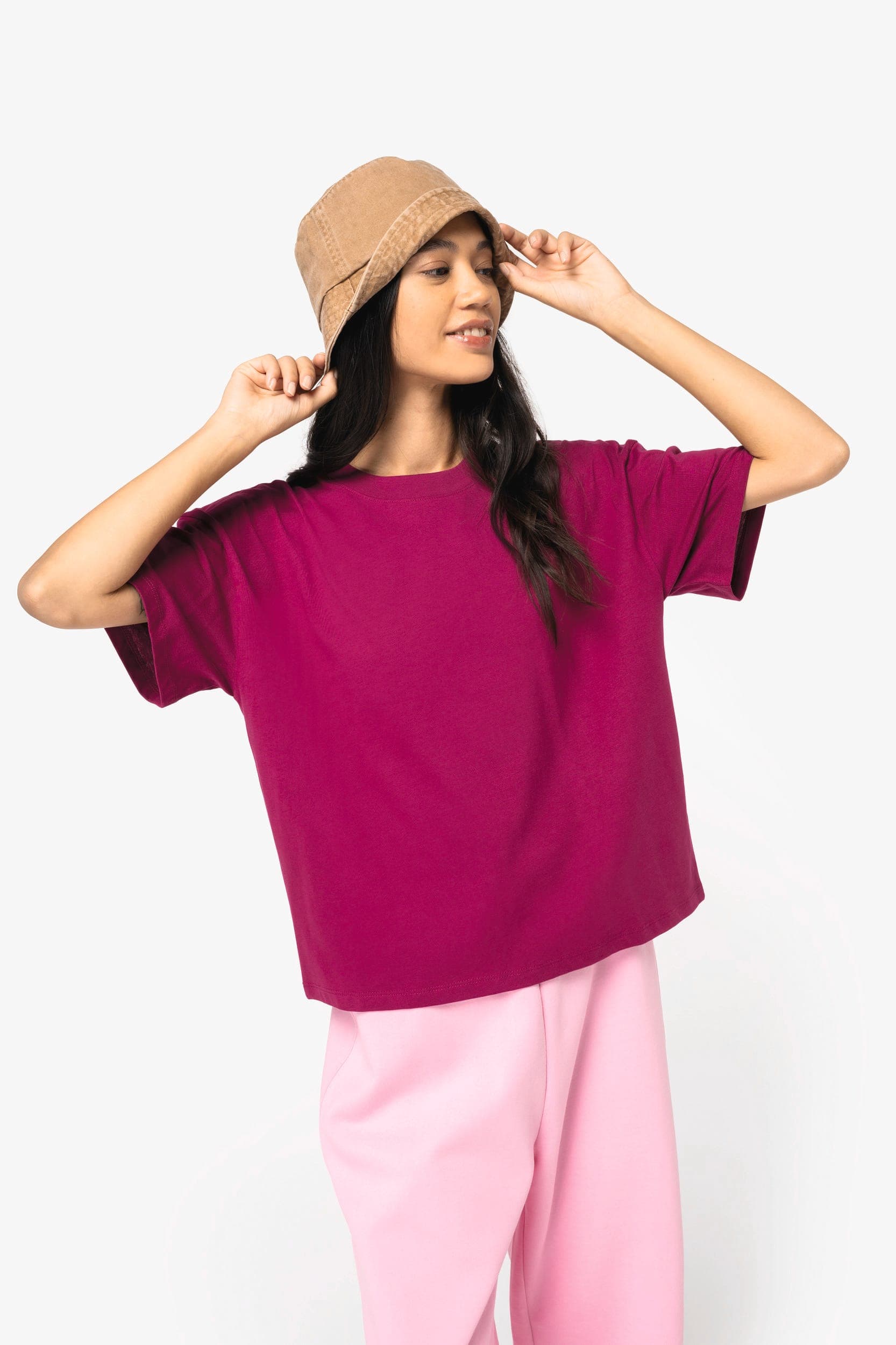 T-shirt écoresponsable oversize femme en situation
