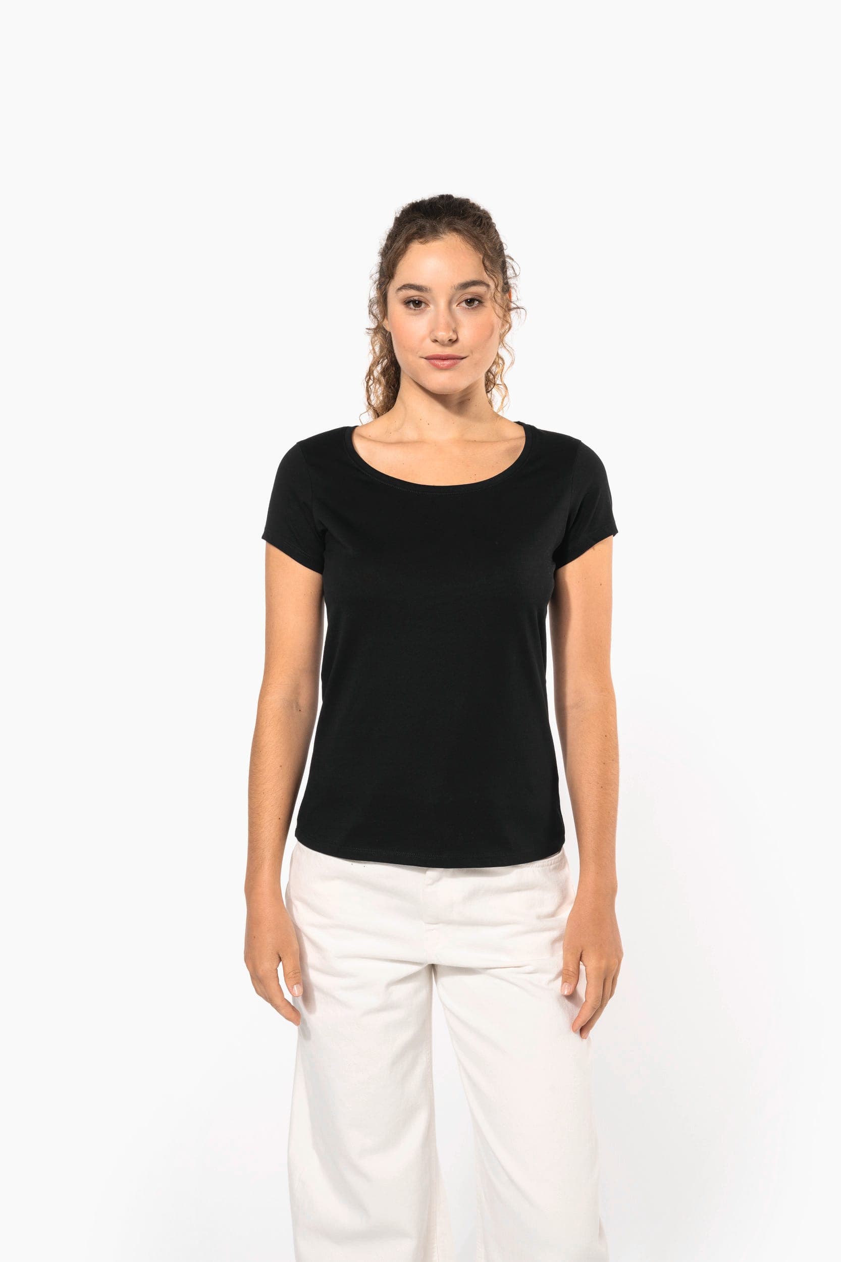 T-shirt col bateau manches courtes femme en situation