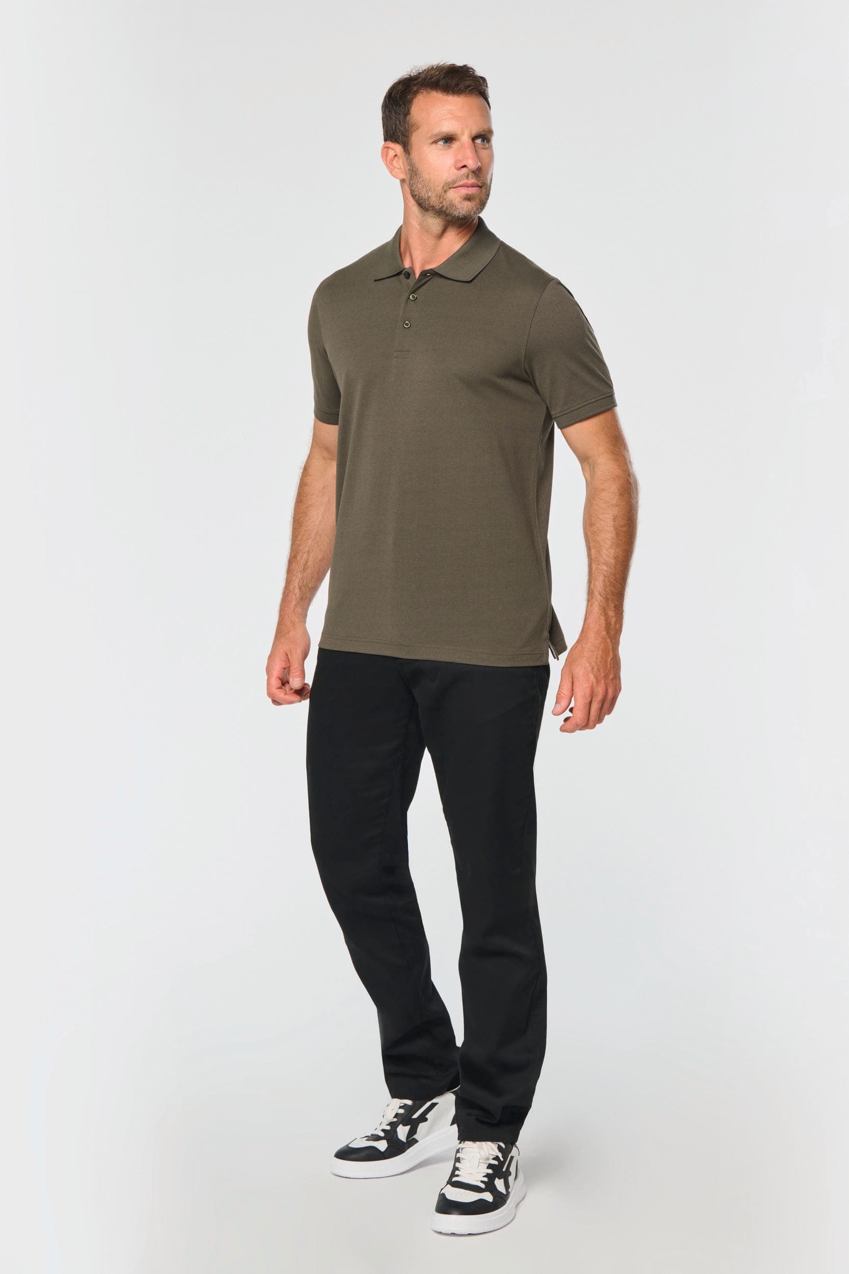 Polo manches courtes homme en situation