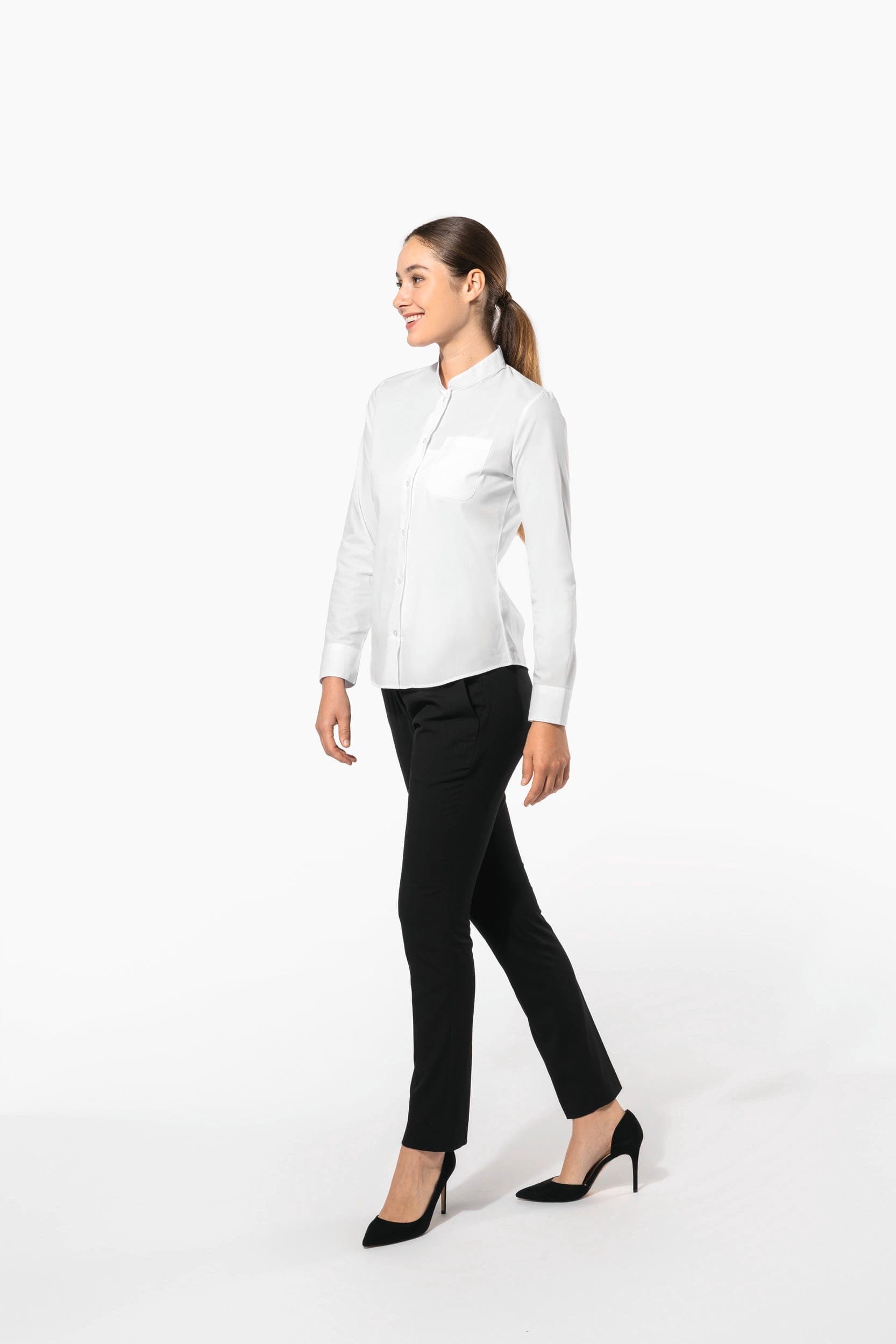Chemise col mao manches longues femme en situation