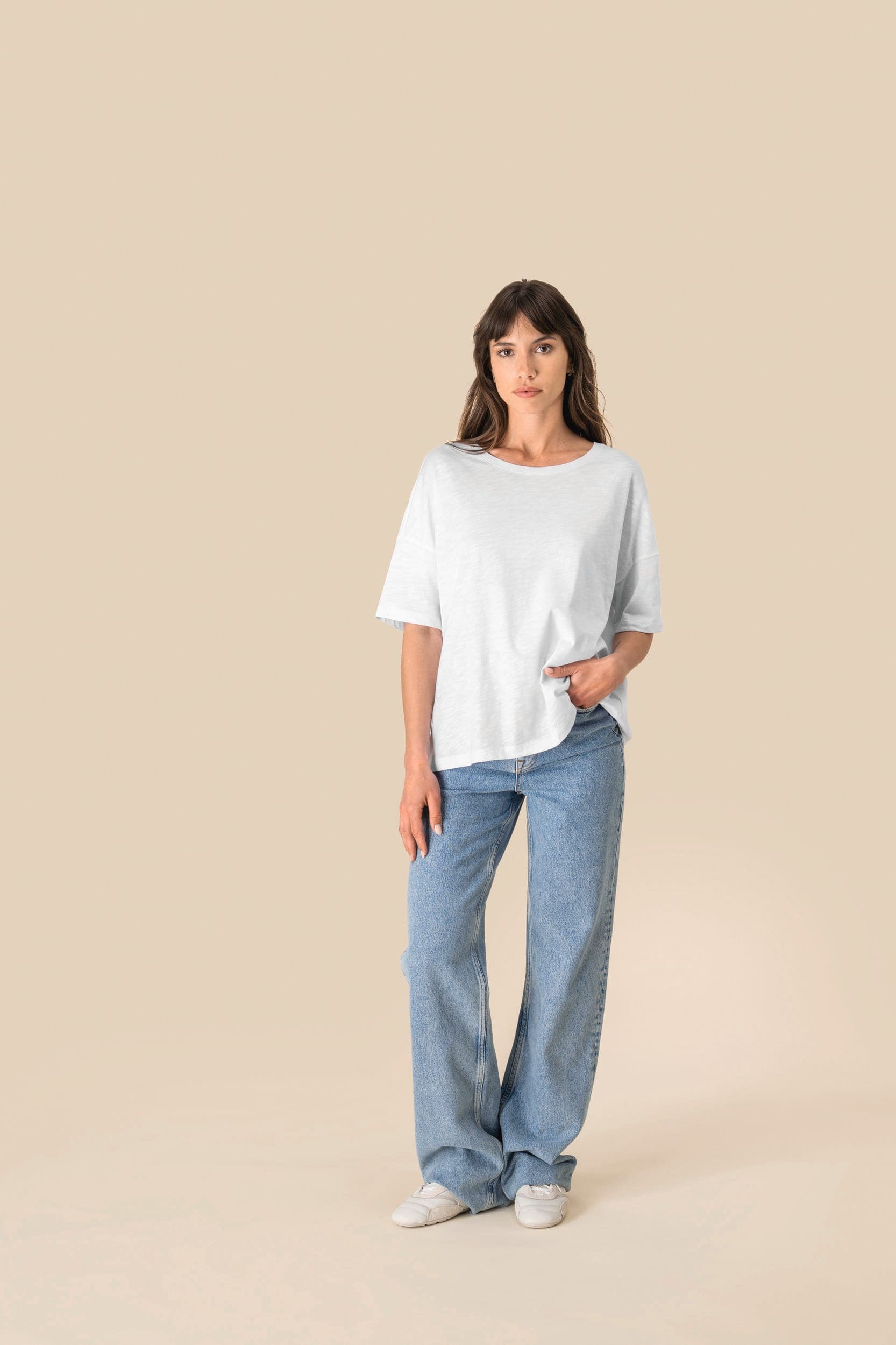 T-shirt écoresponsable slub oversize femme en situation