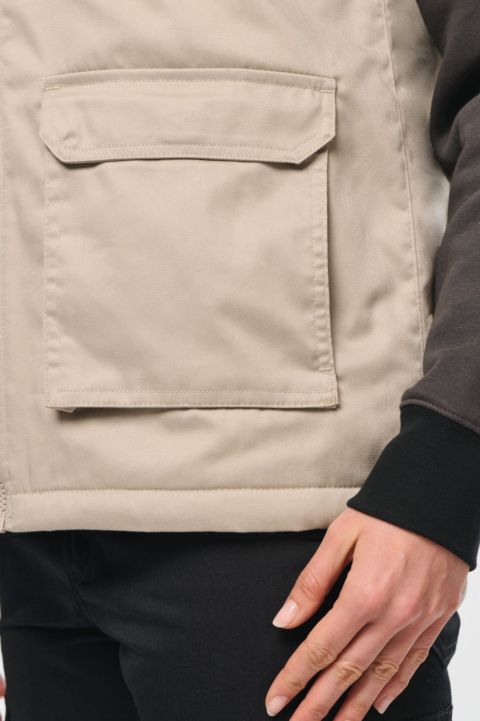 Gilet polycoton multipoches rembourré unisexe en situation