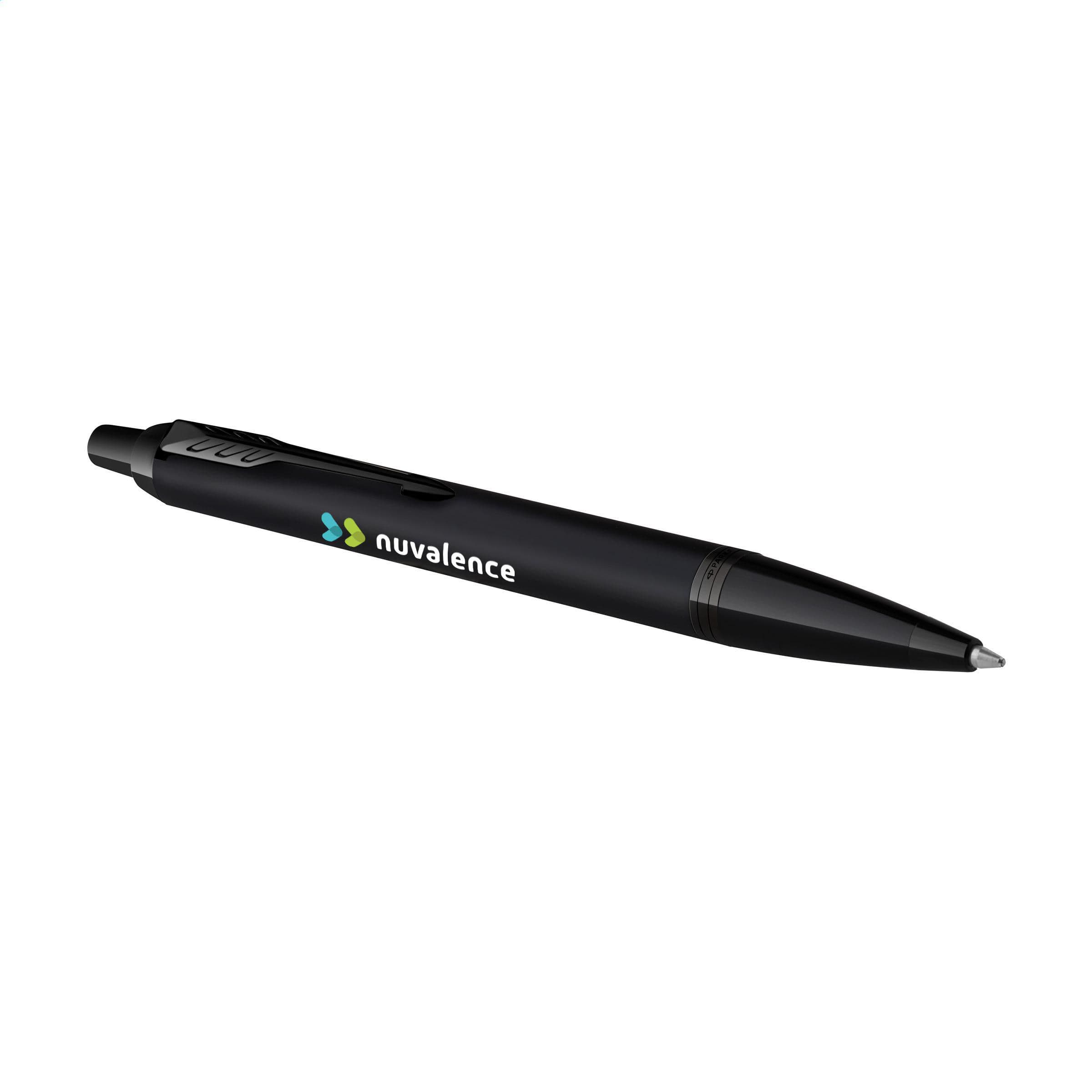 Parker IM Achromatic stylo à bille bleu en situation