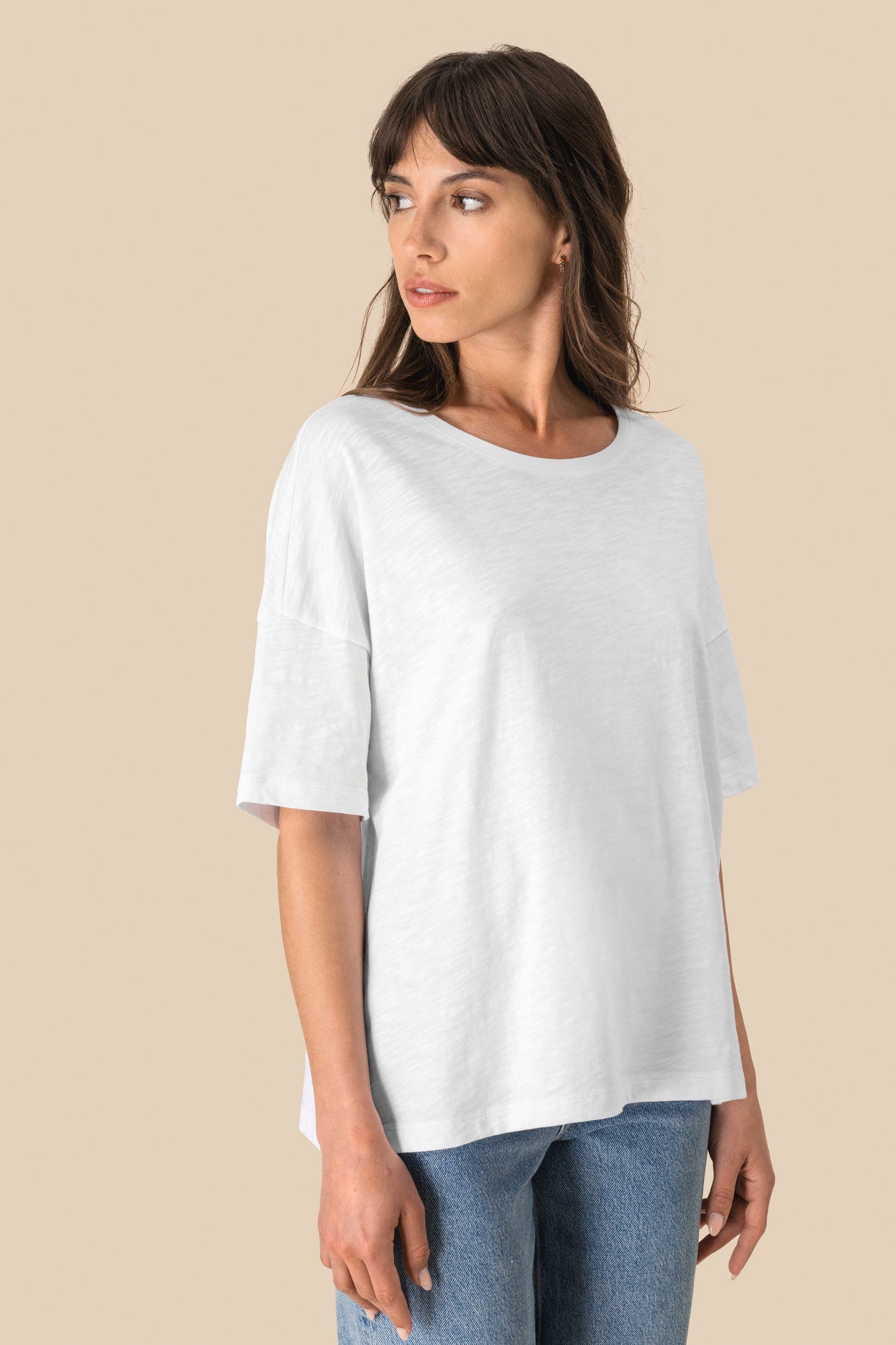 T-shirt écoresponsable slub oversize femme en situation