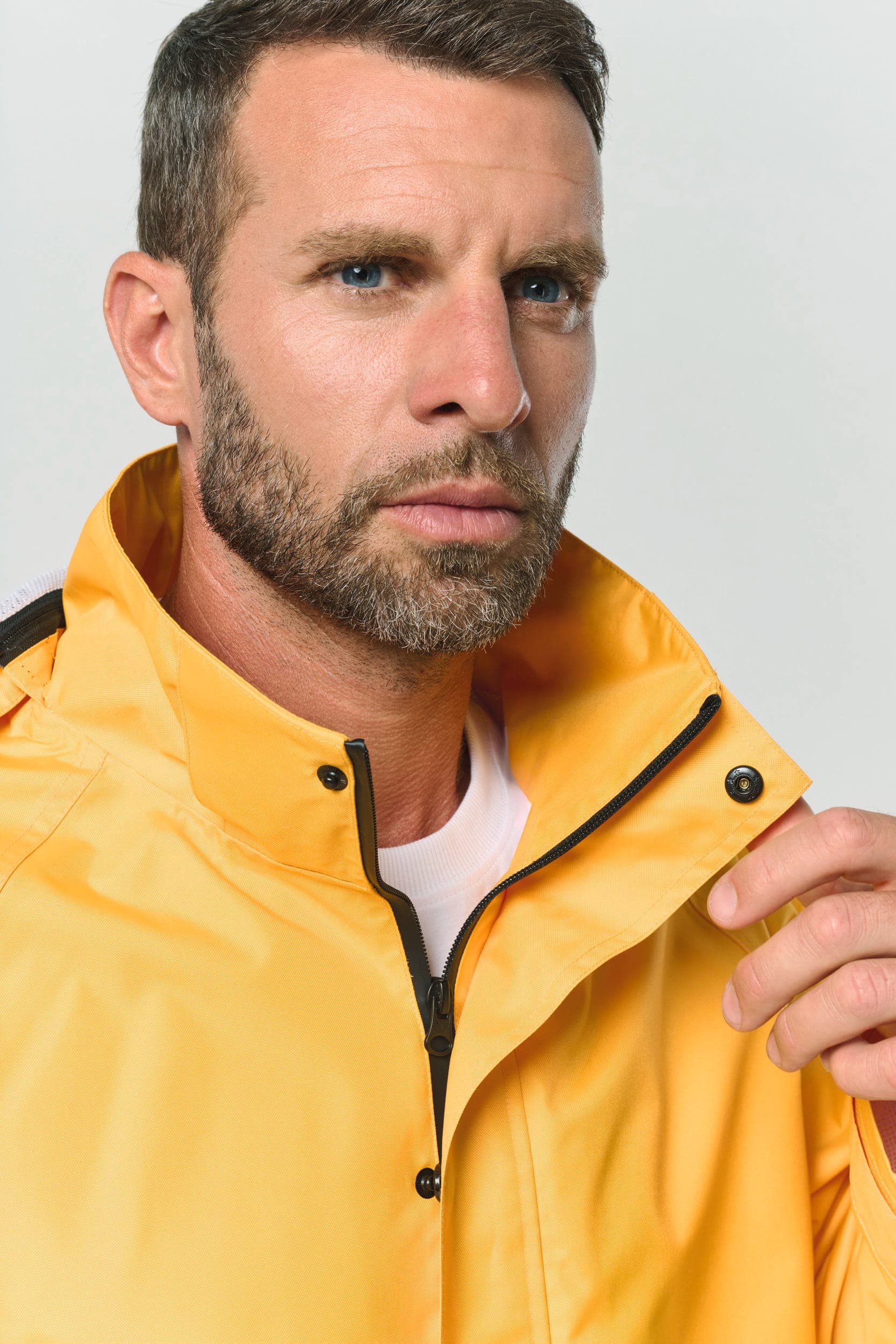 Veste de pluie unisexe en situation