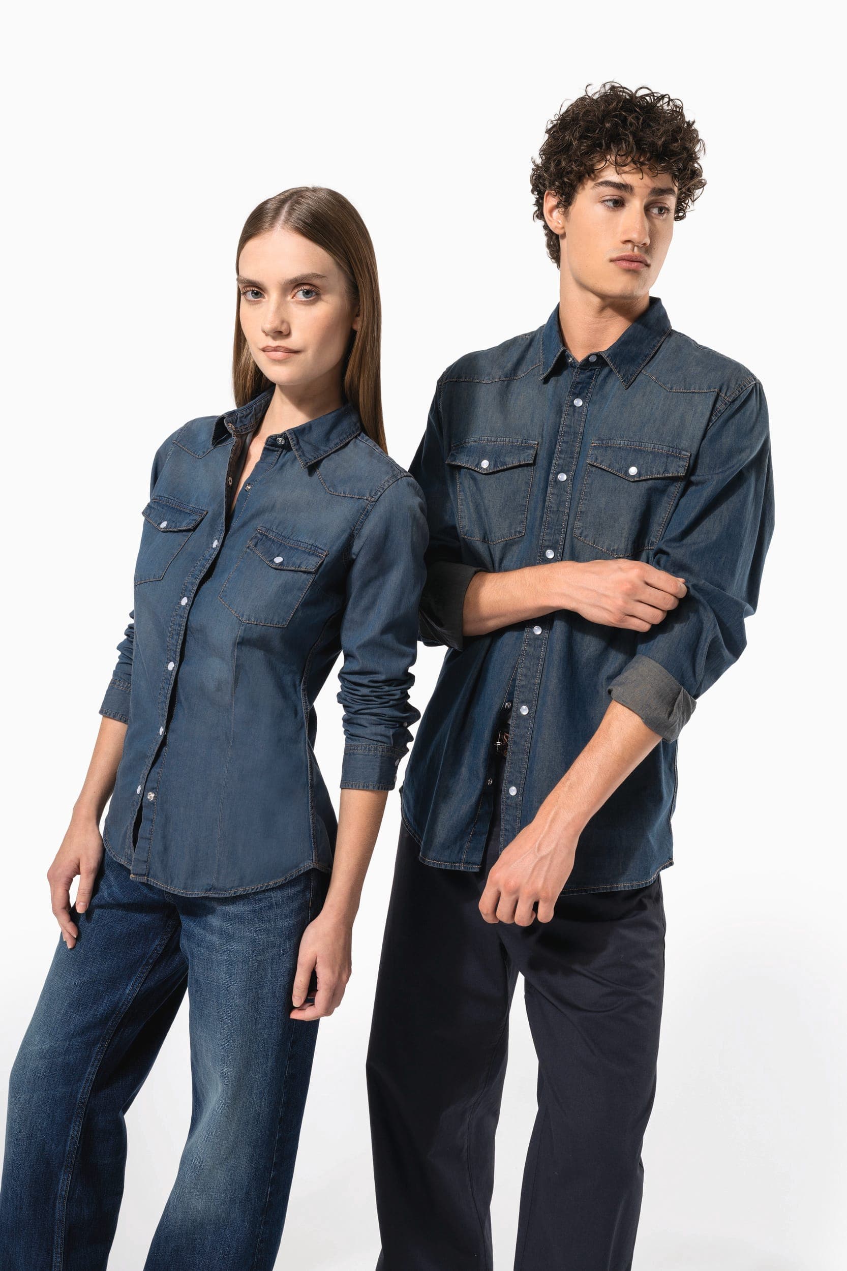Chemise denim manches longues femme en situation