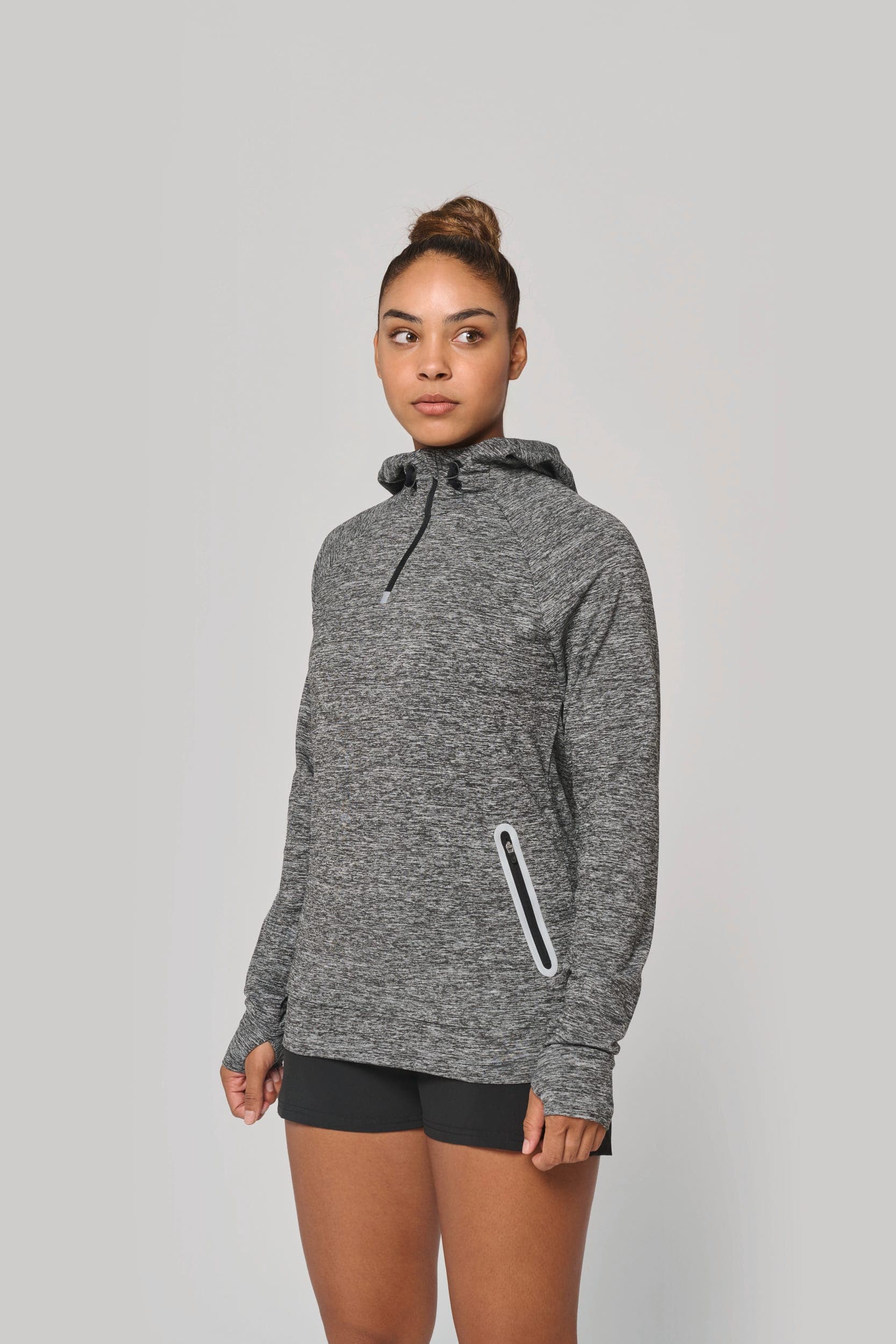 Sweat-shirt à capuche 1/4 zip sport unisexe en situation