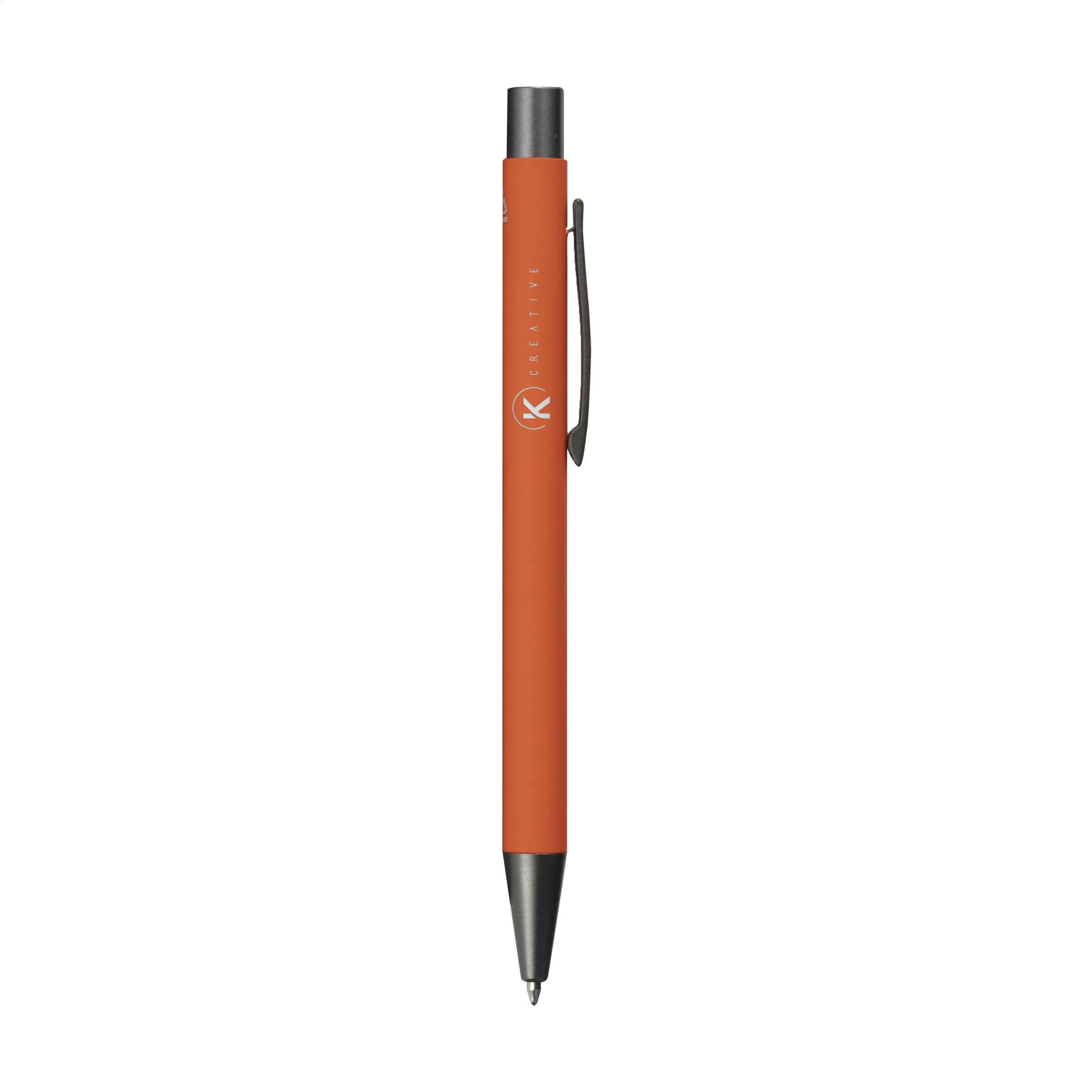 Stylo Brady Soft Touch en alu recyclé en situation