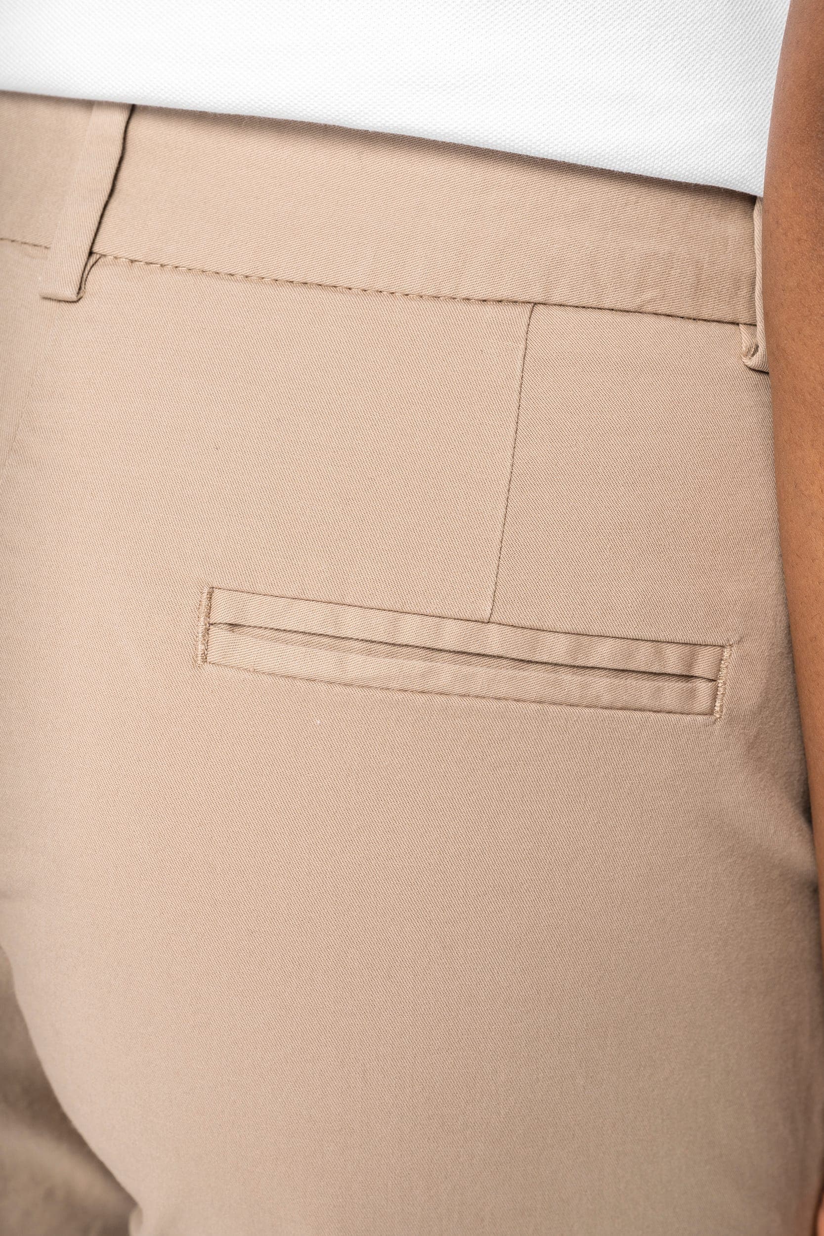 Bermuda chino écoresponsable femme en situation