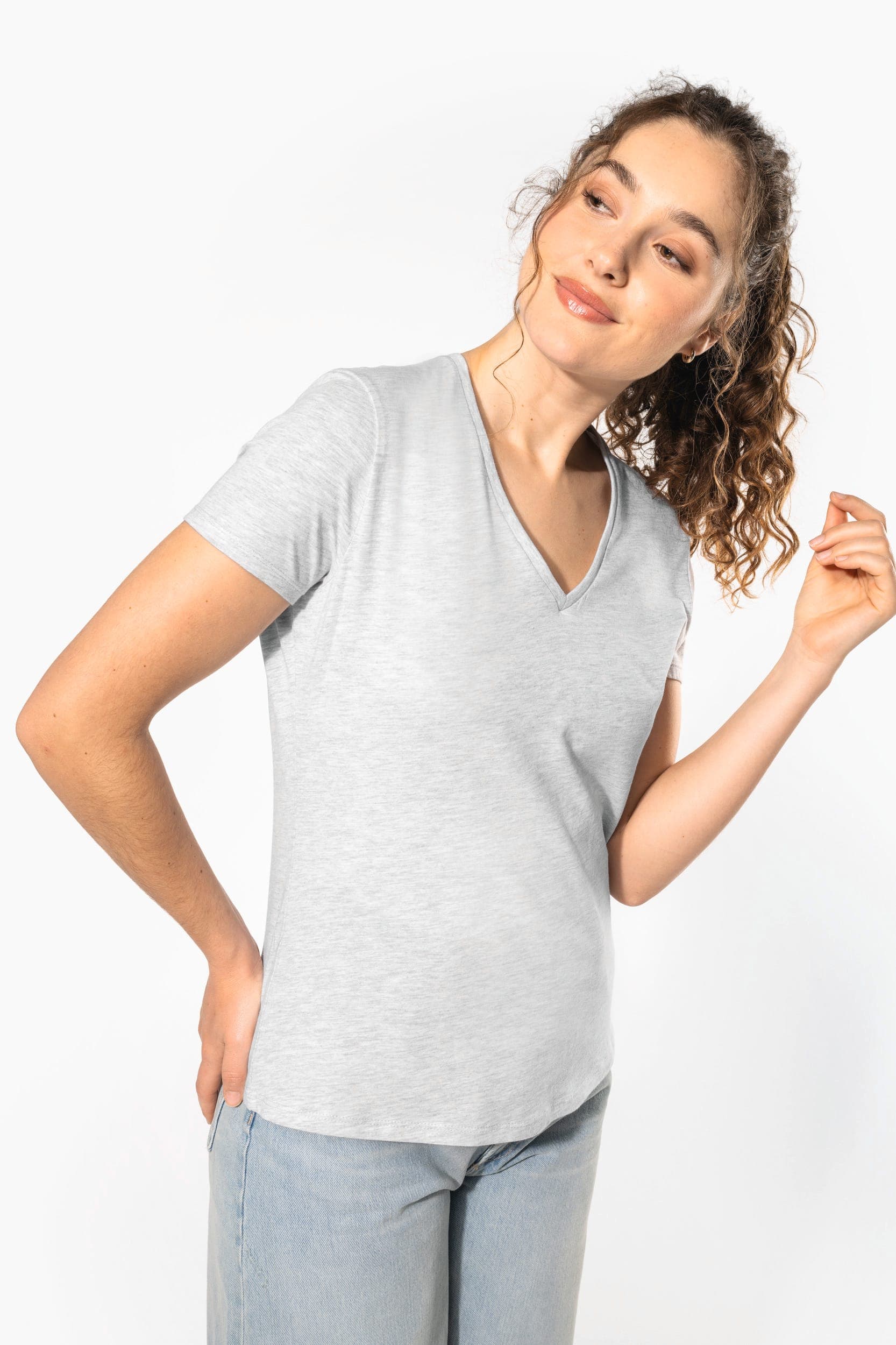 T-shirt BIO150 col V femme en situation