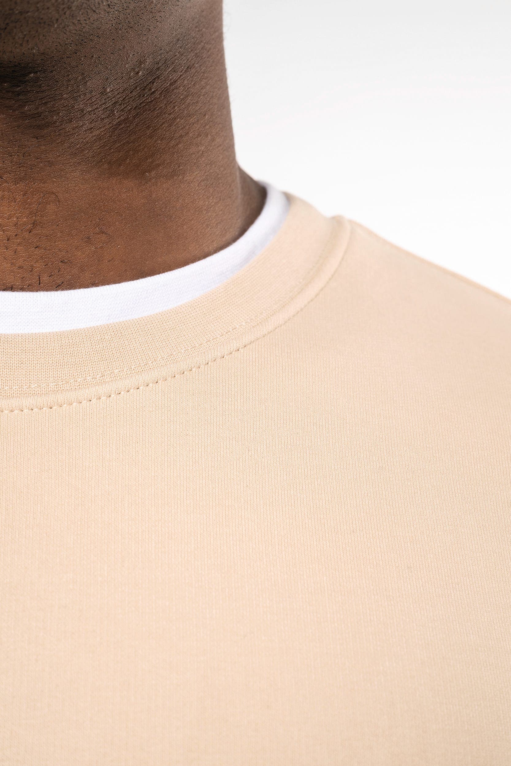 Sweat-shirt écoresponsable col rond unisexe en situation