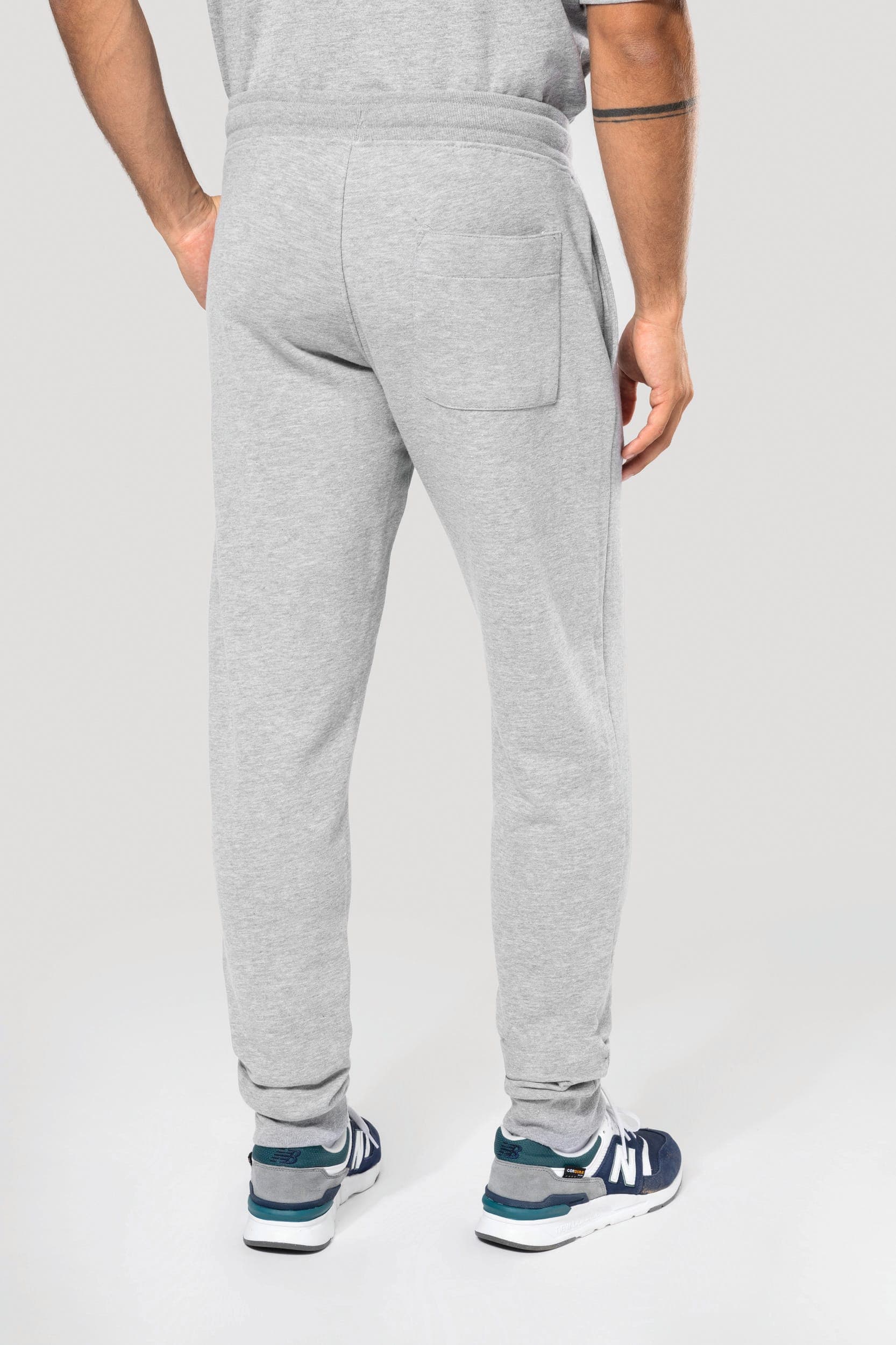 Pantalon molleton non gratté écoresponsable homme en situation