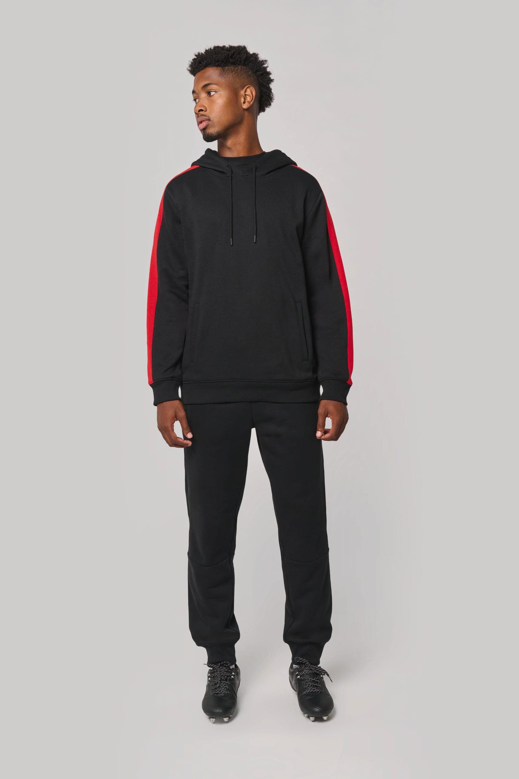 Sweat-shirt à capuche teamwear bicolore unisexe en situation
