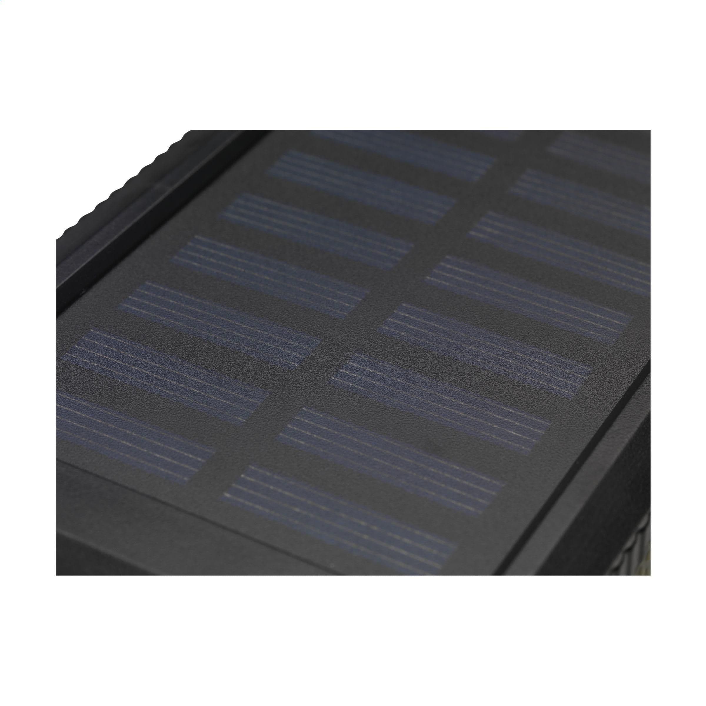 Batterie externe Trail RCS Chargeur solaire Boussole 8000 en situation