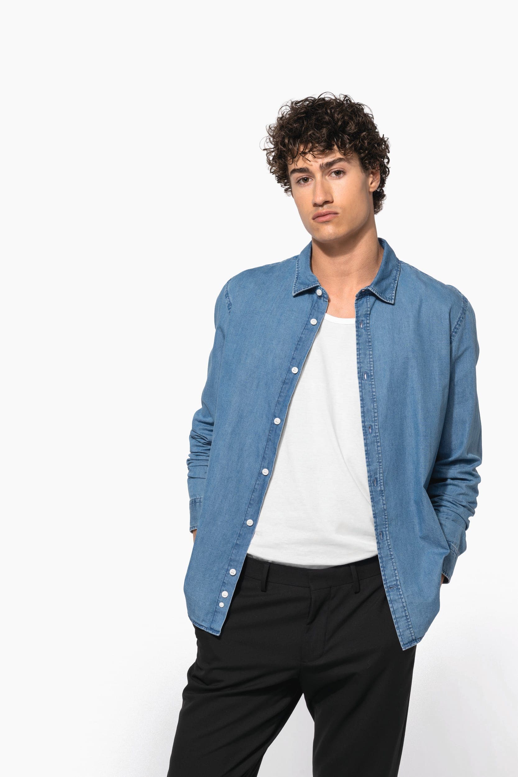 Chemise denim homme en situation