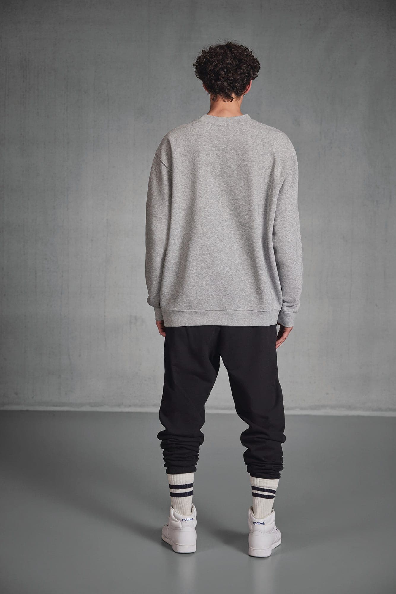 Sweat-shirt col rond en situation