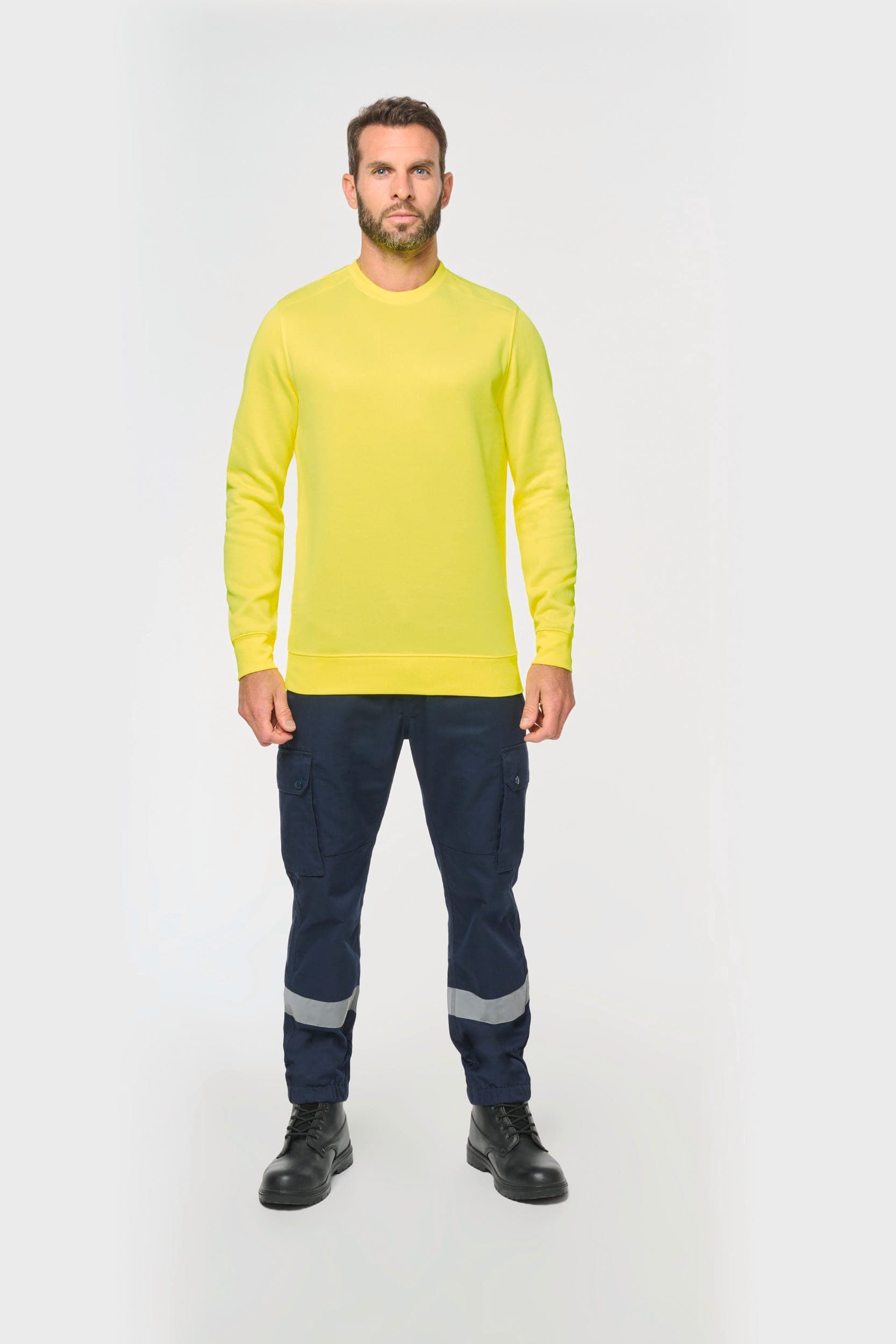 Sweat-shirt unisexe écoresponsable polyester/coton en situation