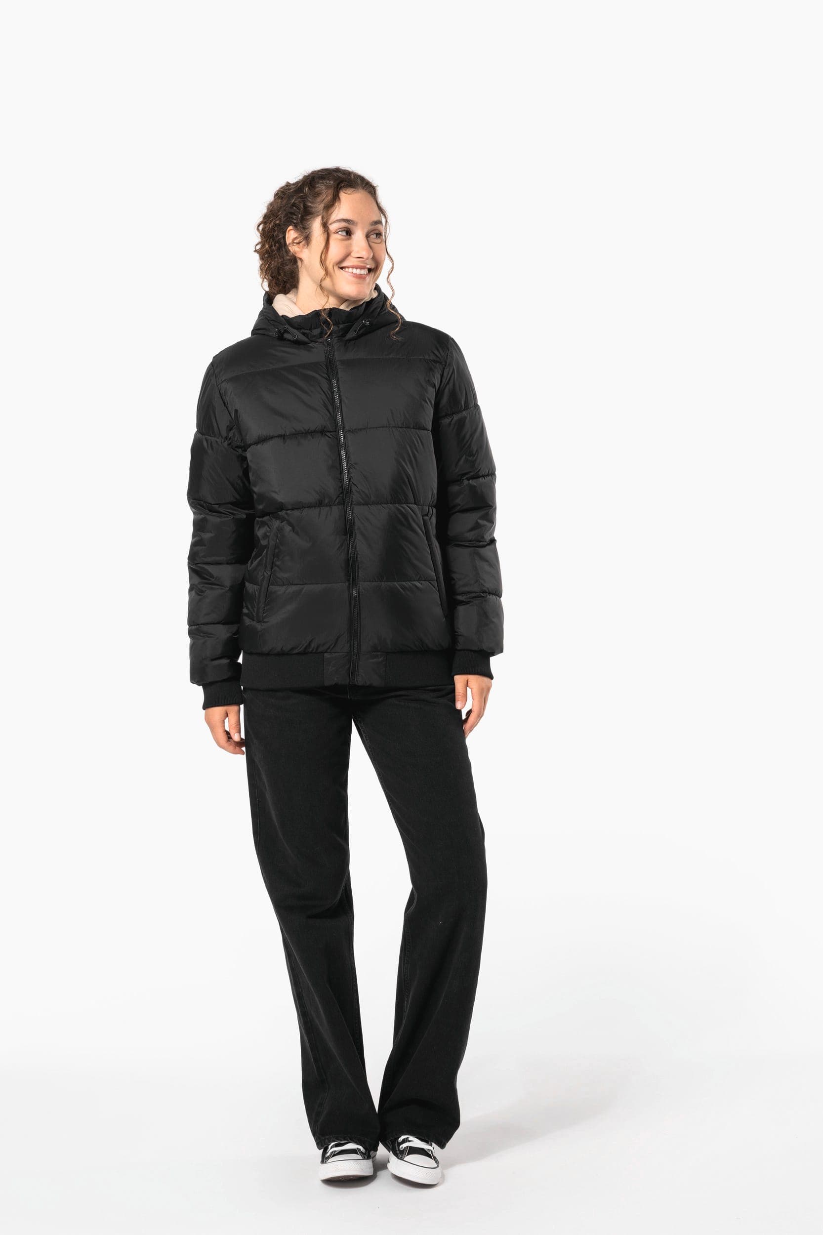 Veste unisexe ripstop recyclée à capuche en situation