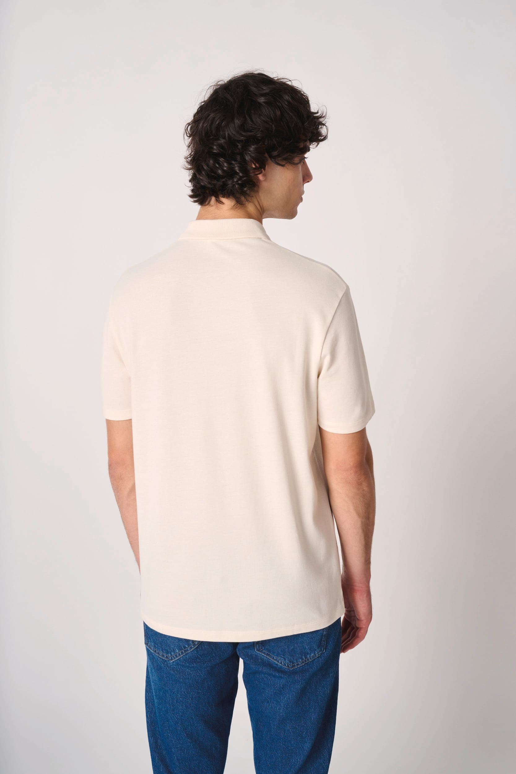 Polo piqué homme en situation