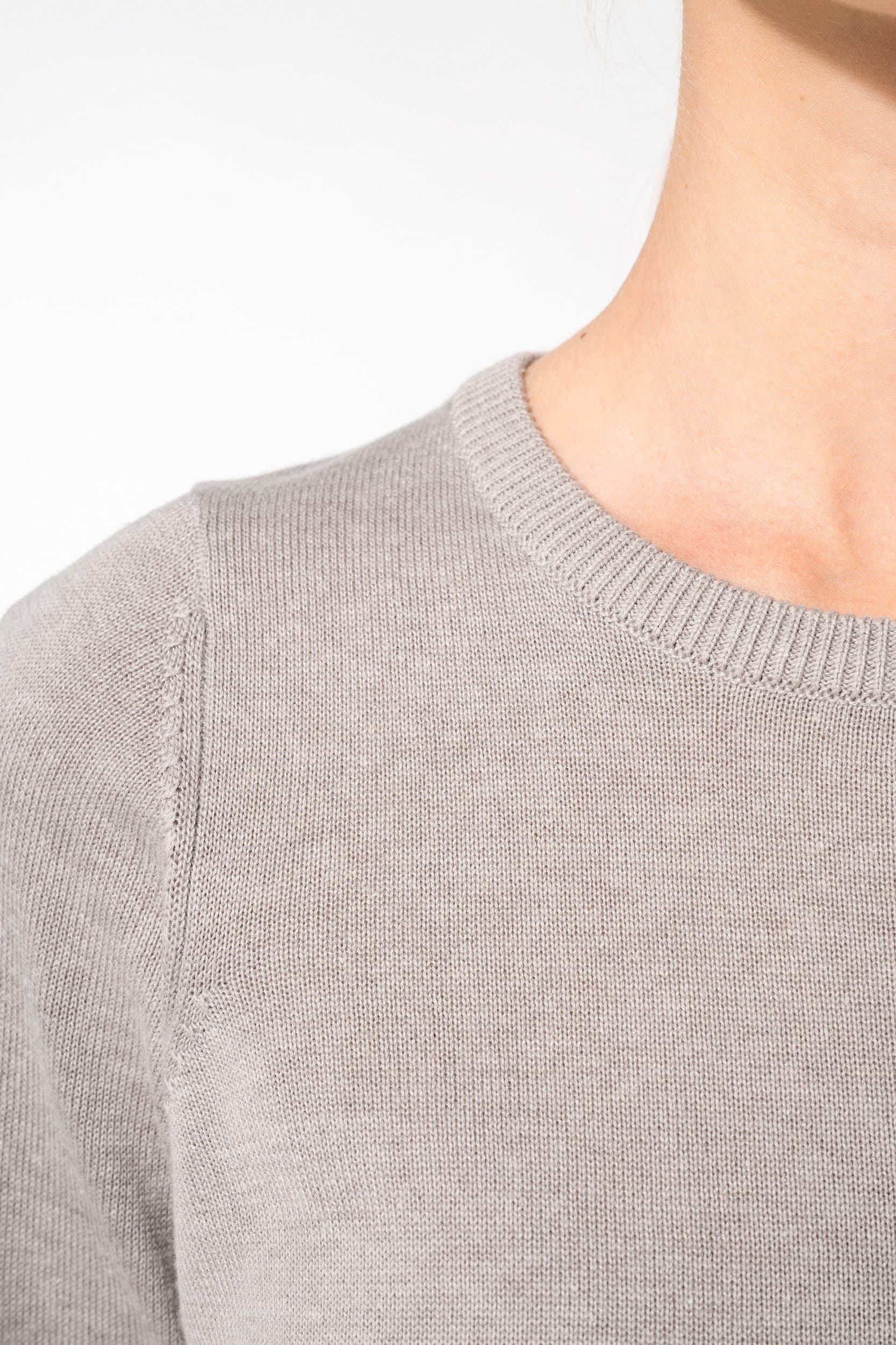 Pull col rond femme en situation