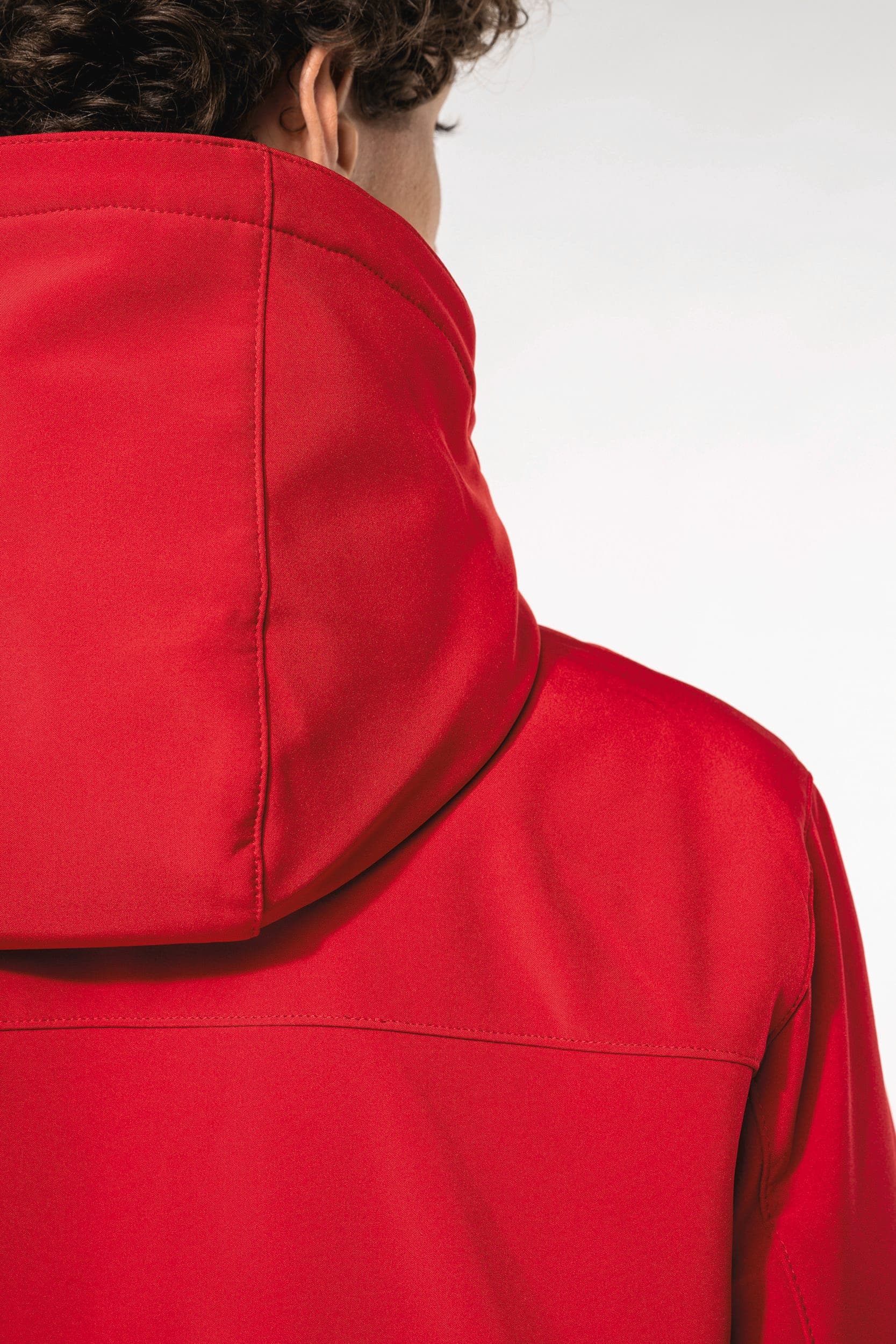 Parka softshell doublée capuche homme en situation