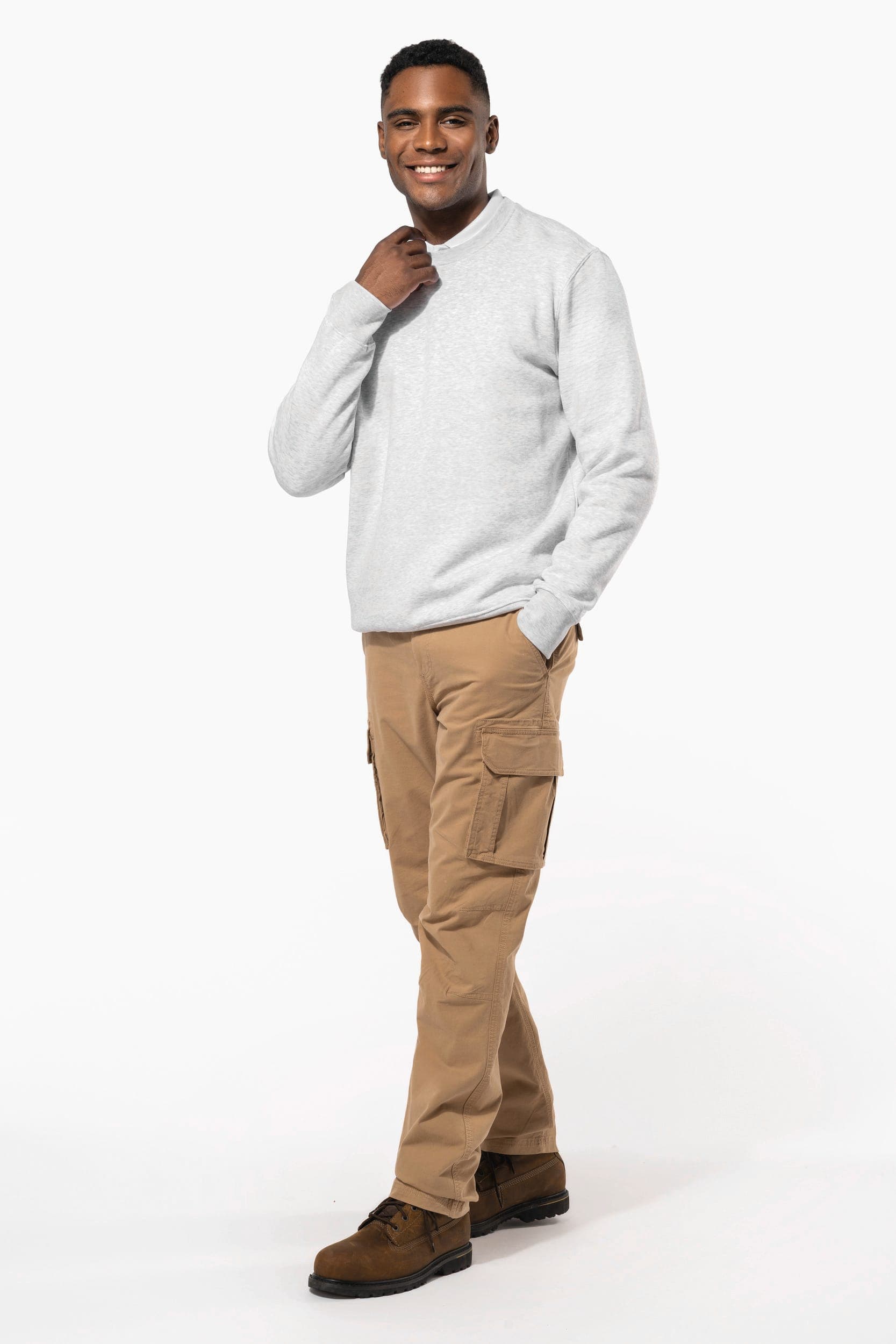 Pantalon multipoches homme en situation