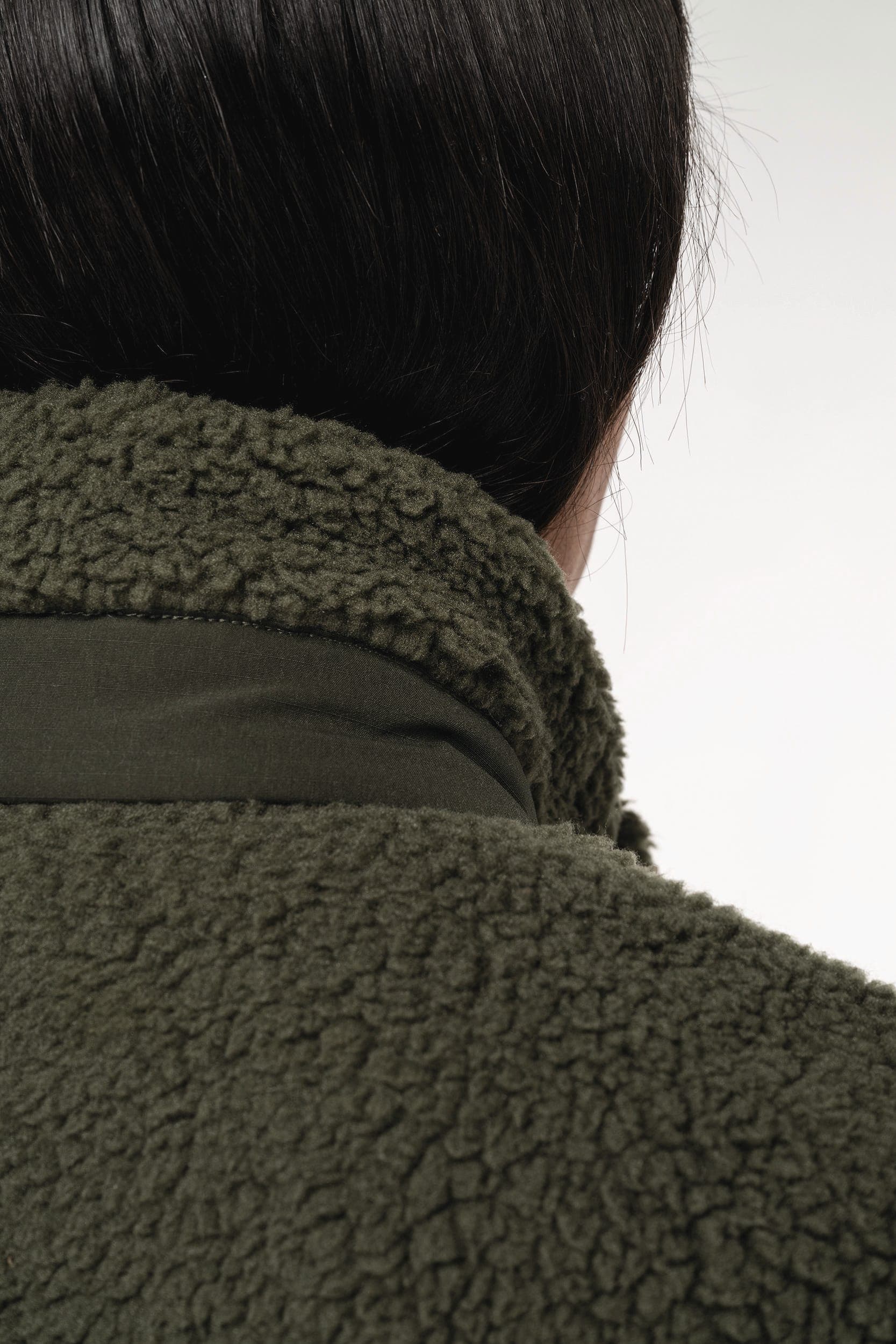 Veste écoresponsable en sherpa unisexe en situation